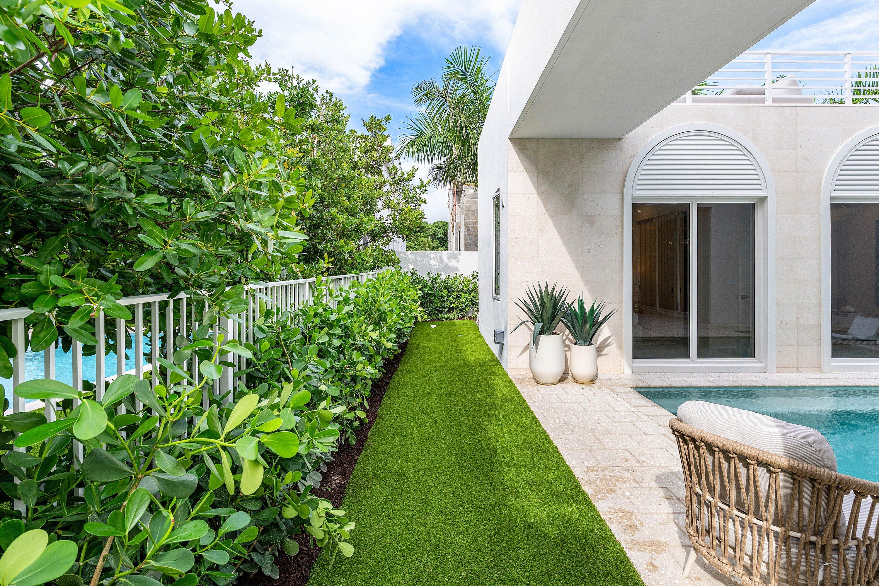 812 Palm Trail