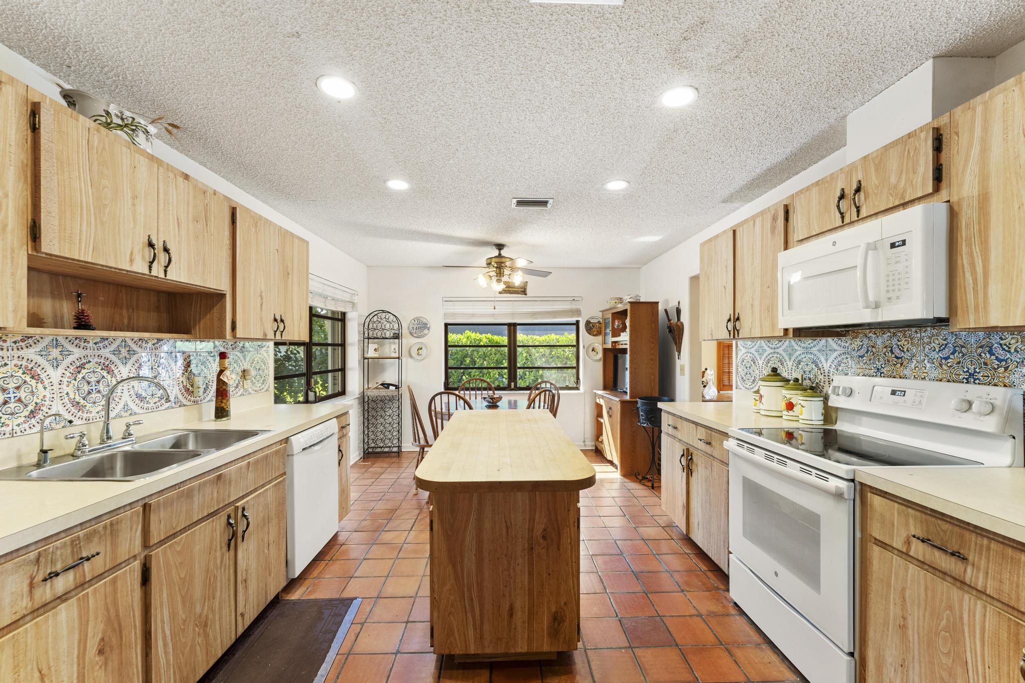 2282 Palmetto Road