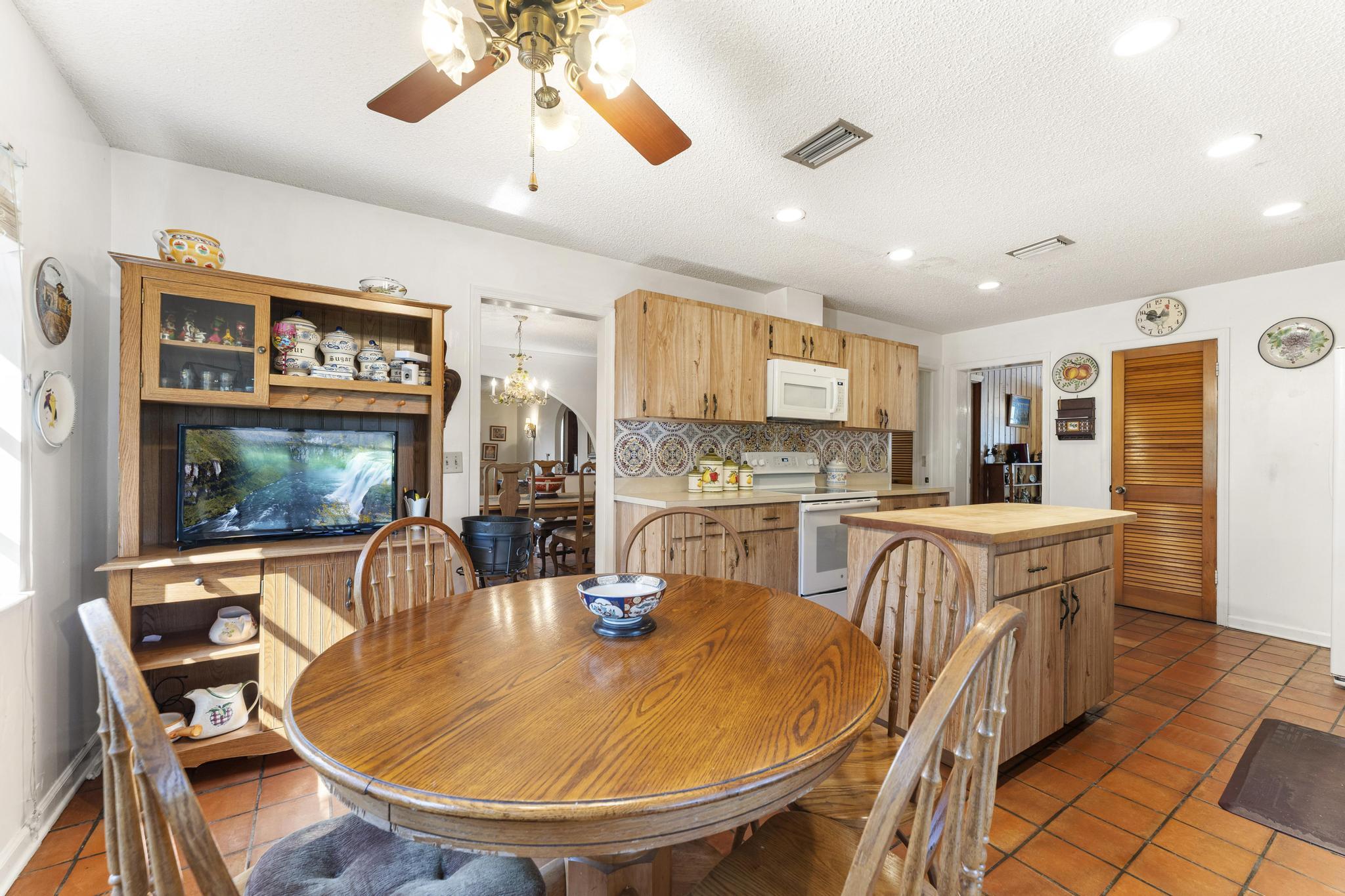2282 Palmetto Road