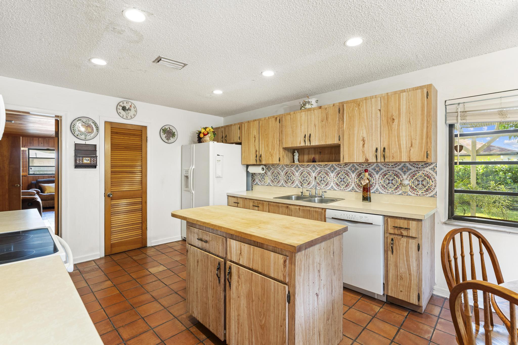 2282 Palmetto Road
