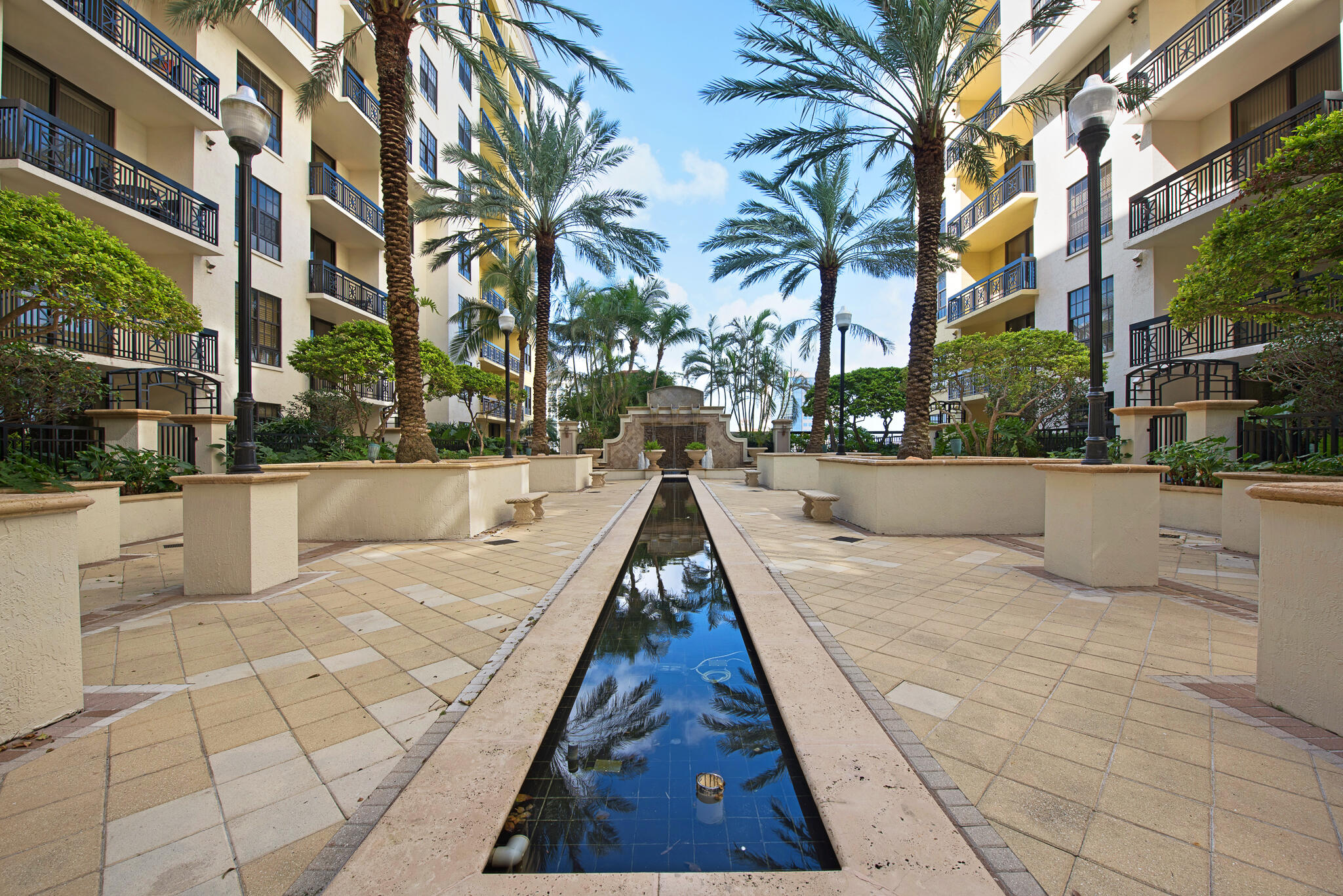 801 S Olive Avenue 903