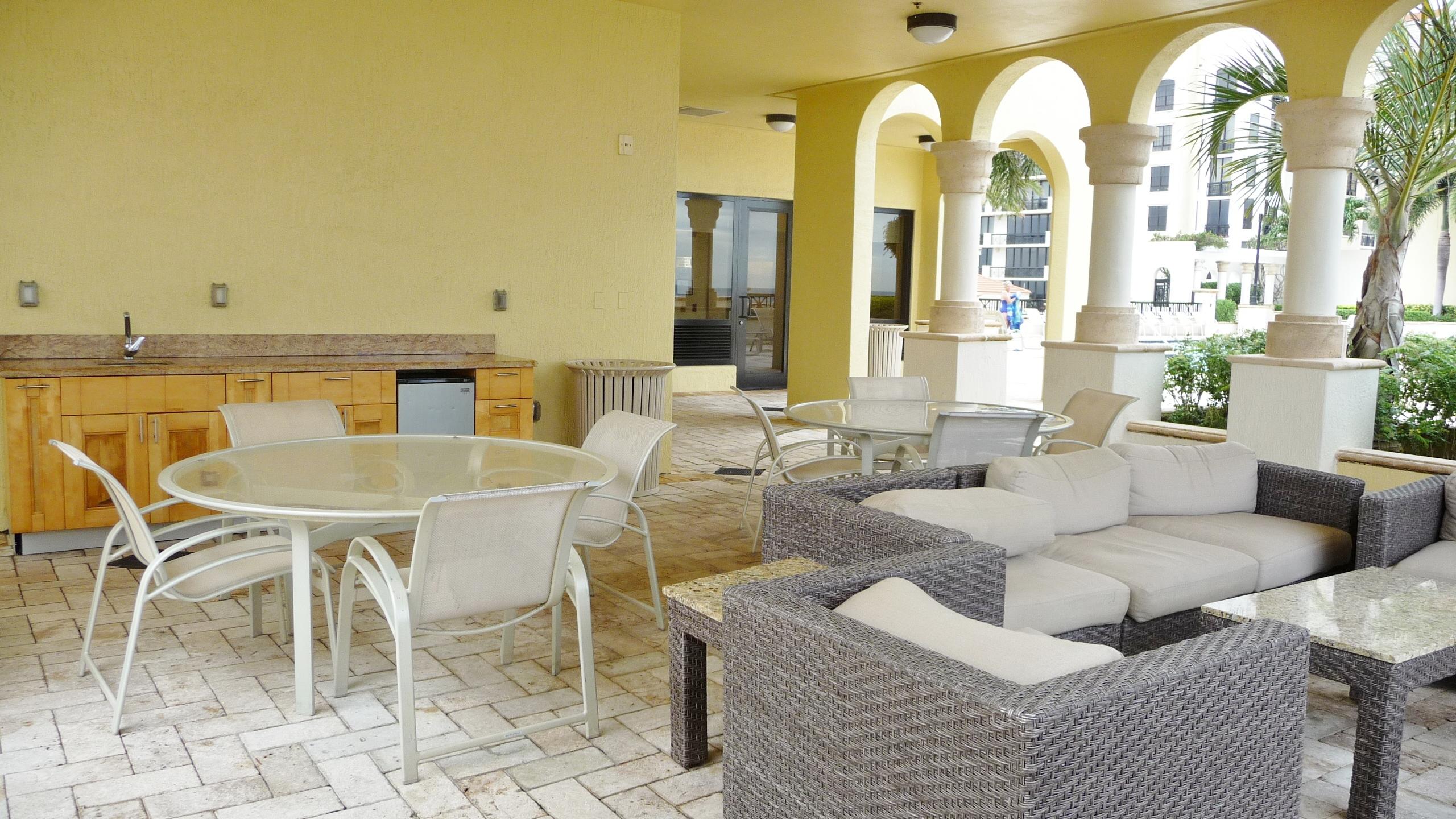 801 S Olive Avenue 903