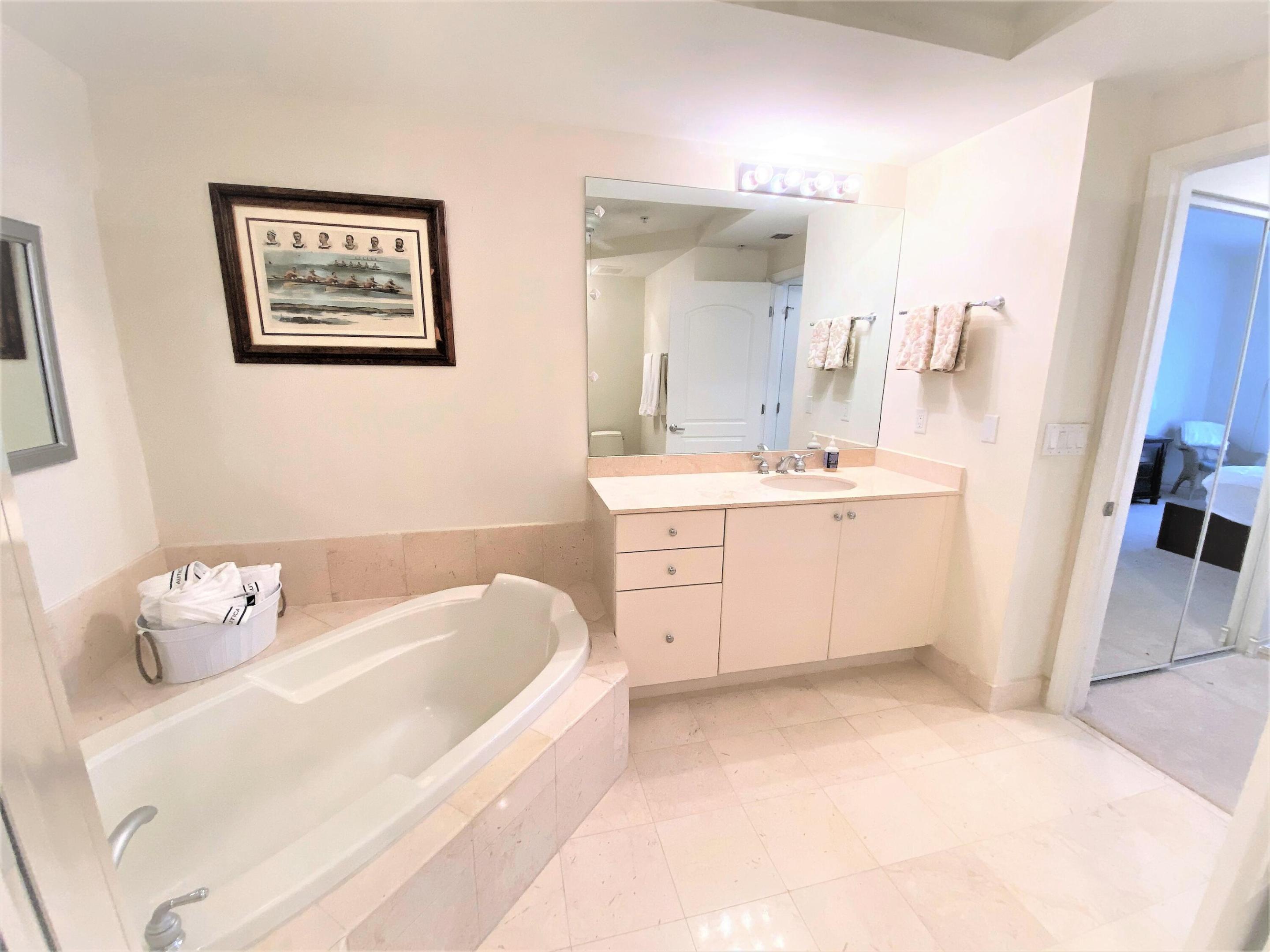 801 S Olive Avenue 903