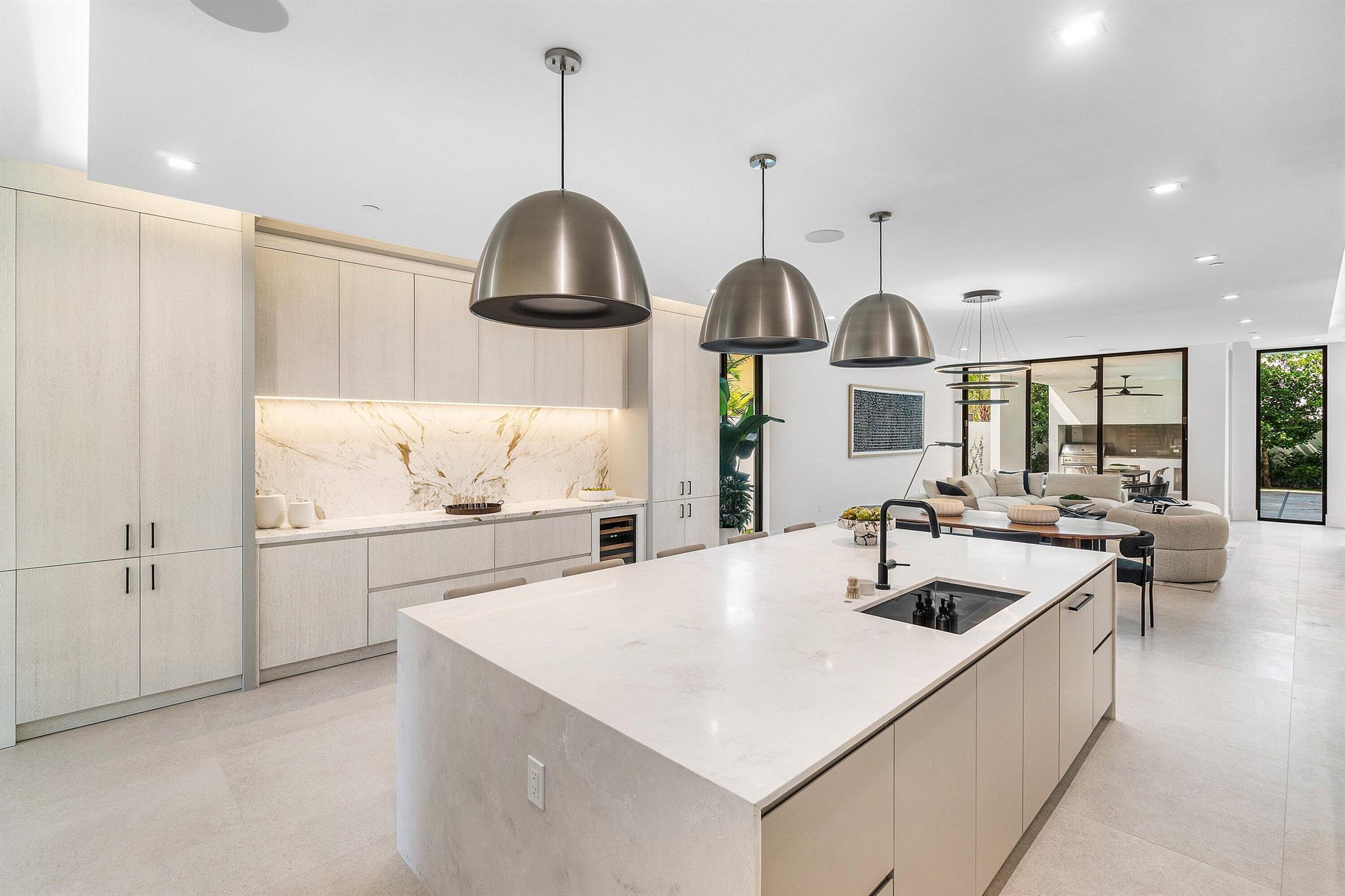 810 Palm Trail