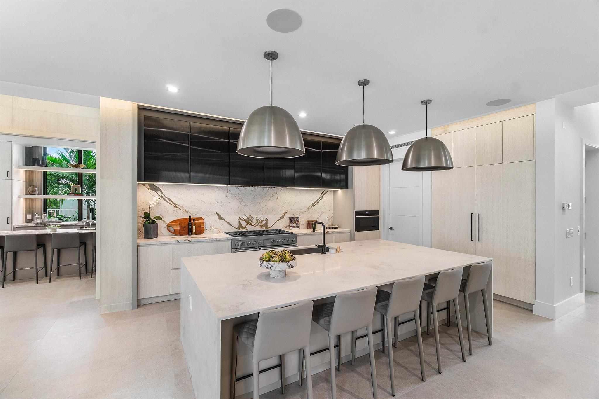 810 Palm Trail