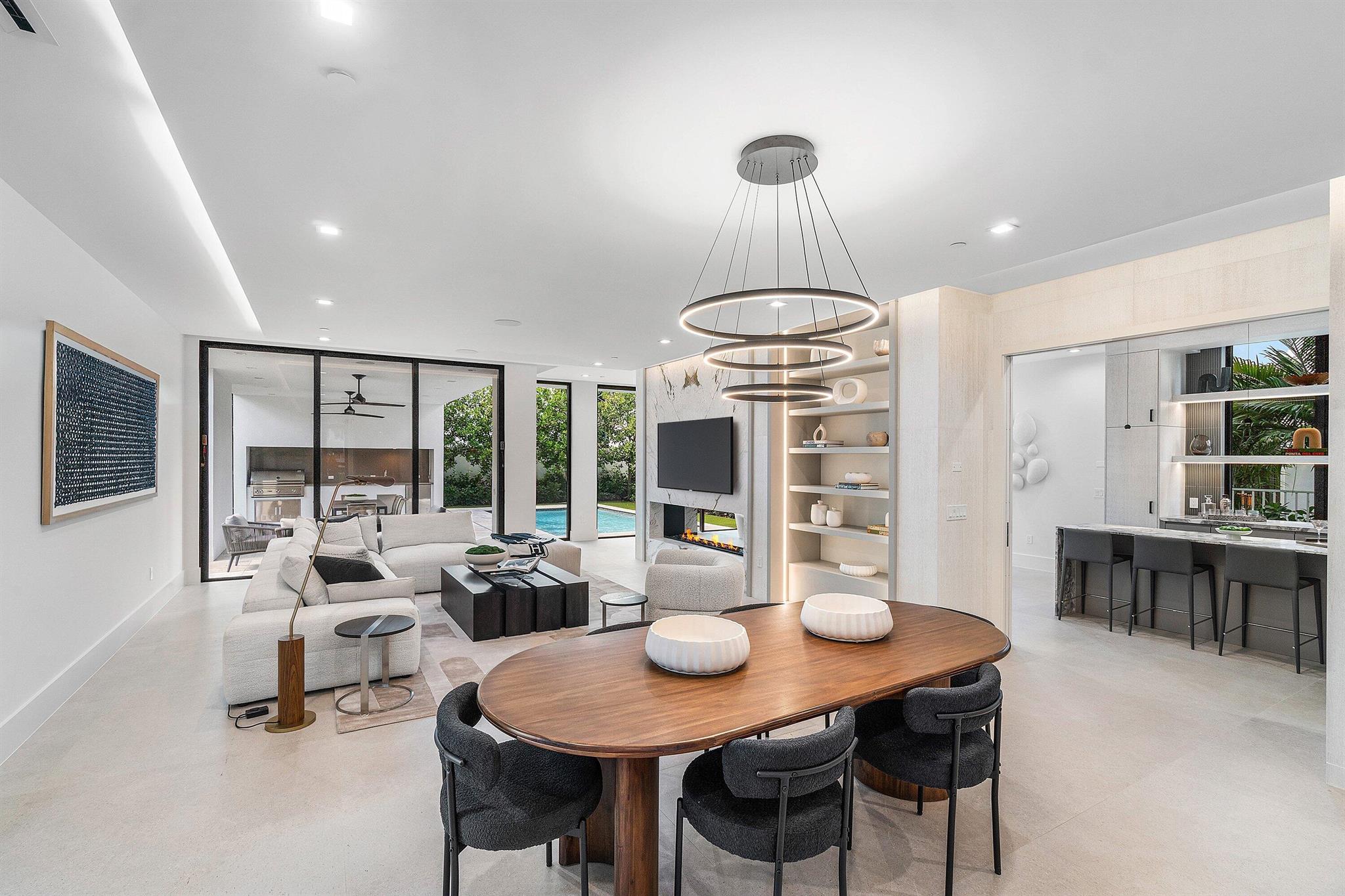 810 Palm Trail