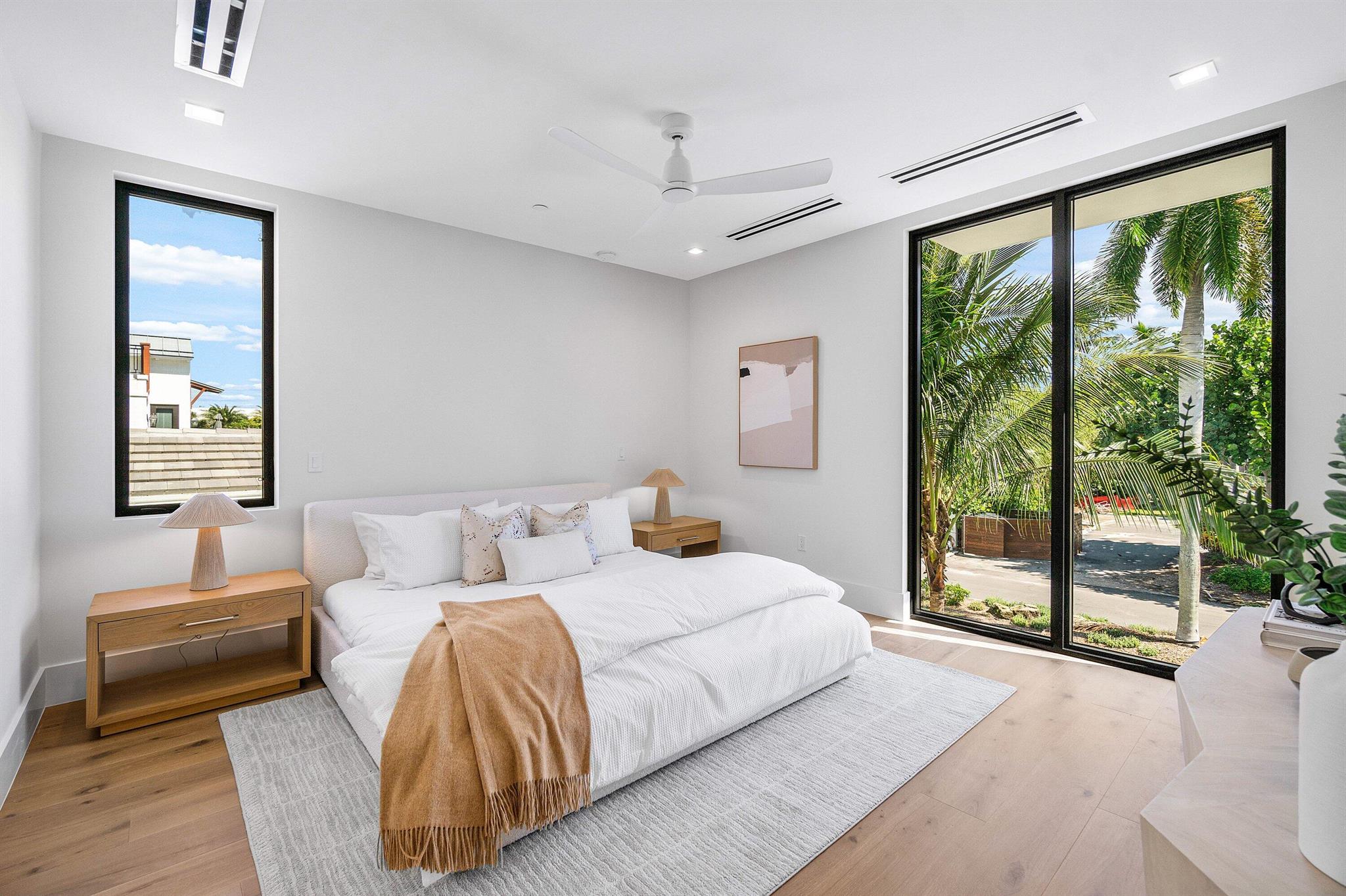 810 Palm Trail