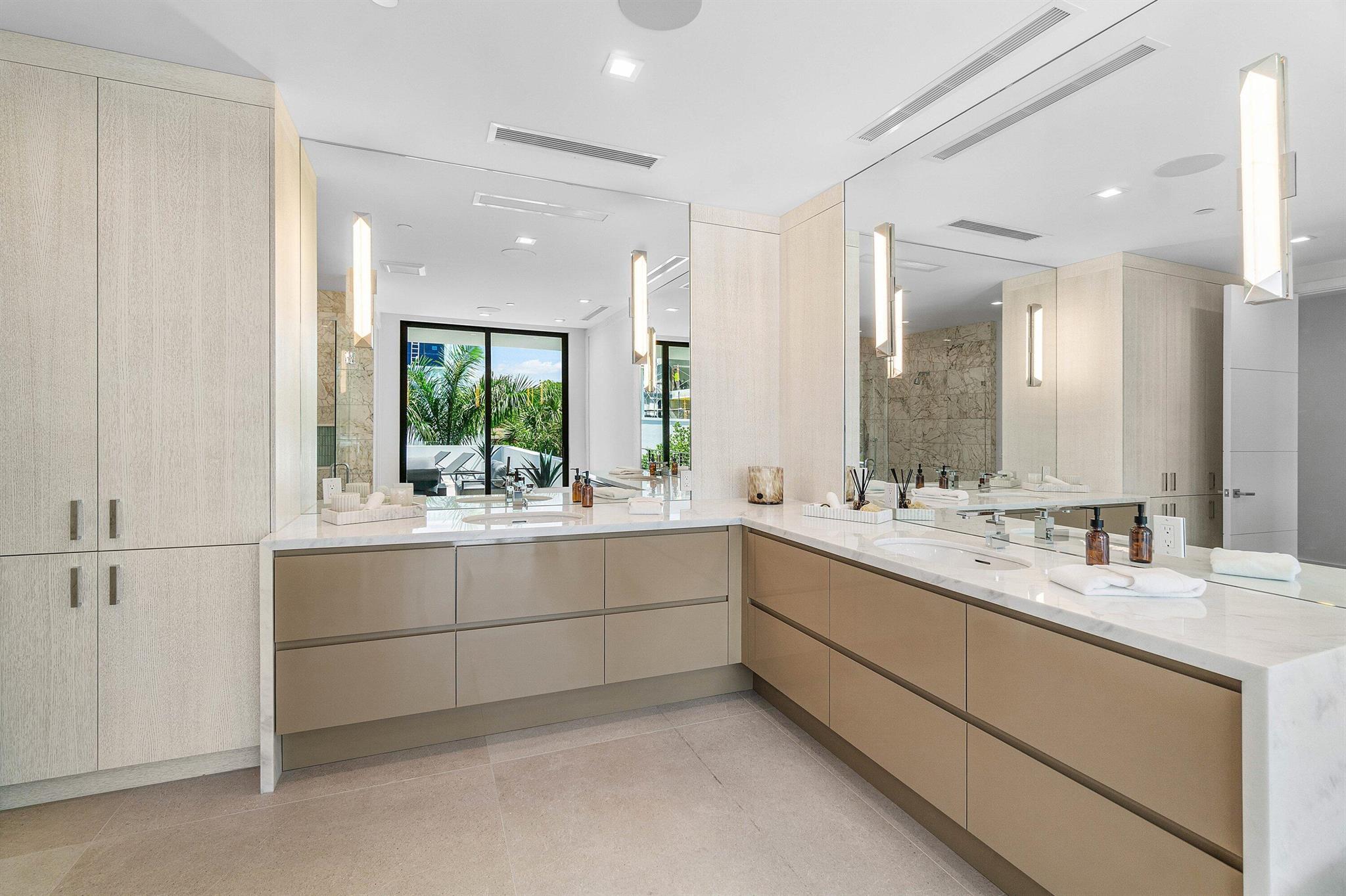 810 Palm Trail