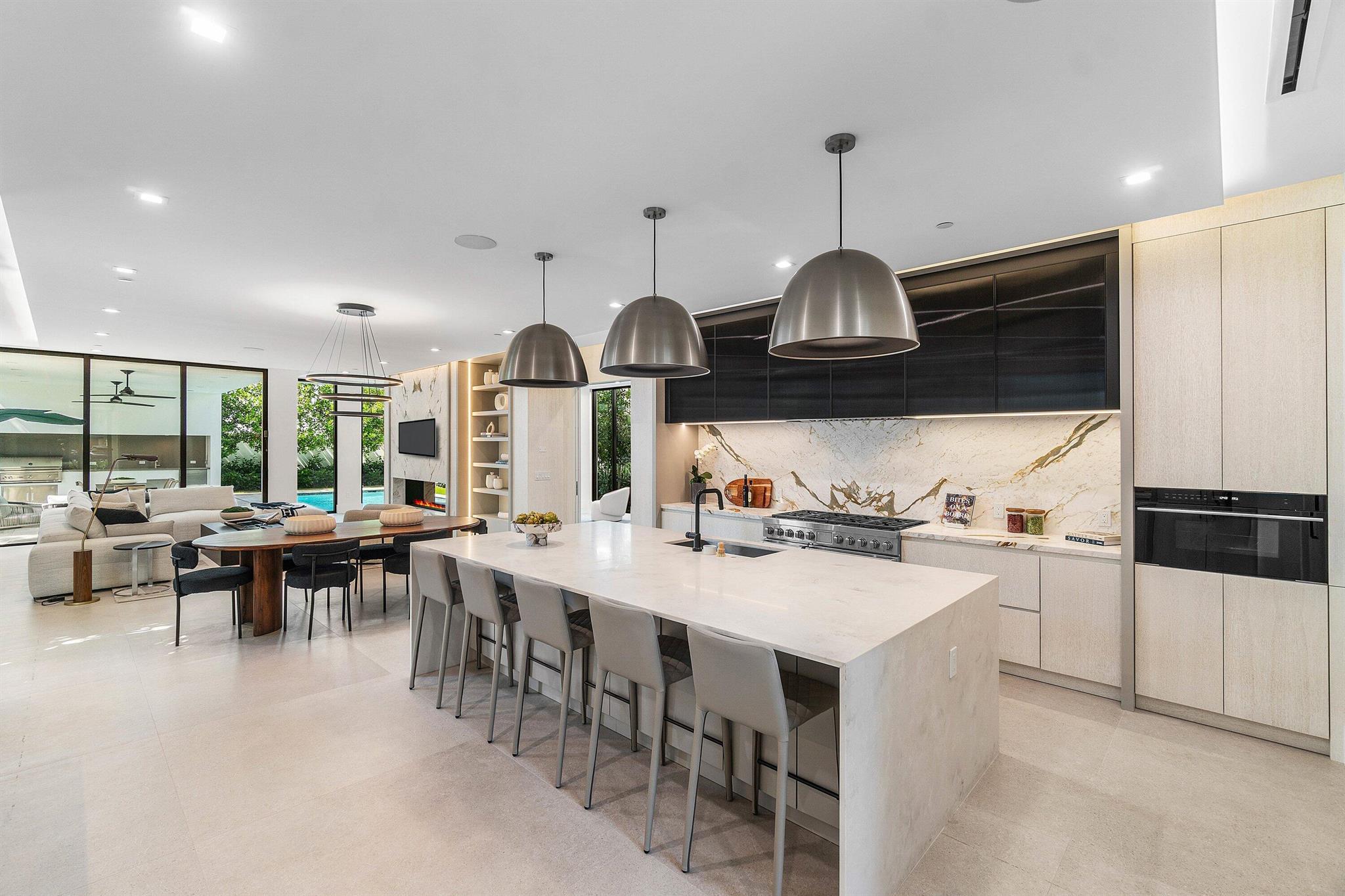 810 Palm Trail