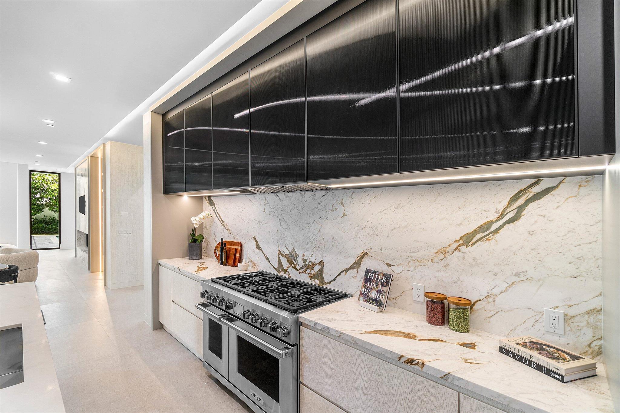 810 Palm Trail