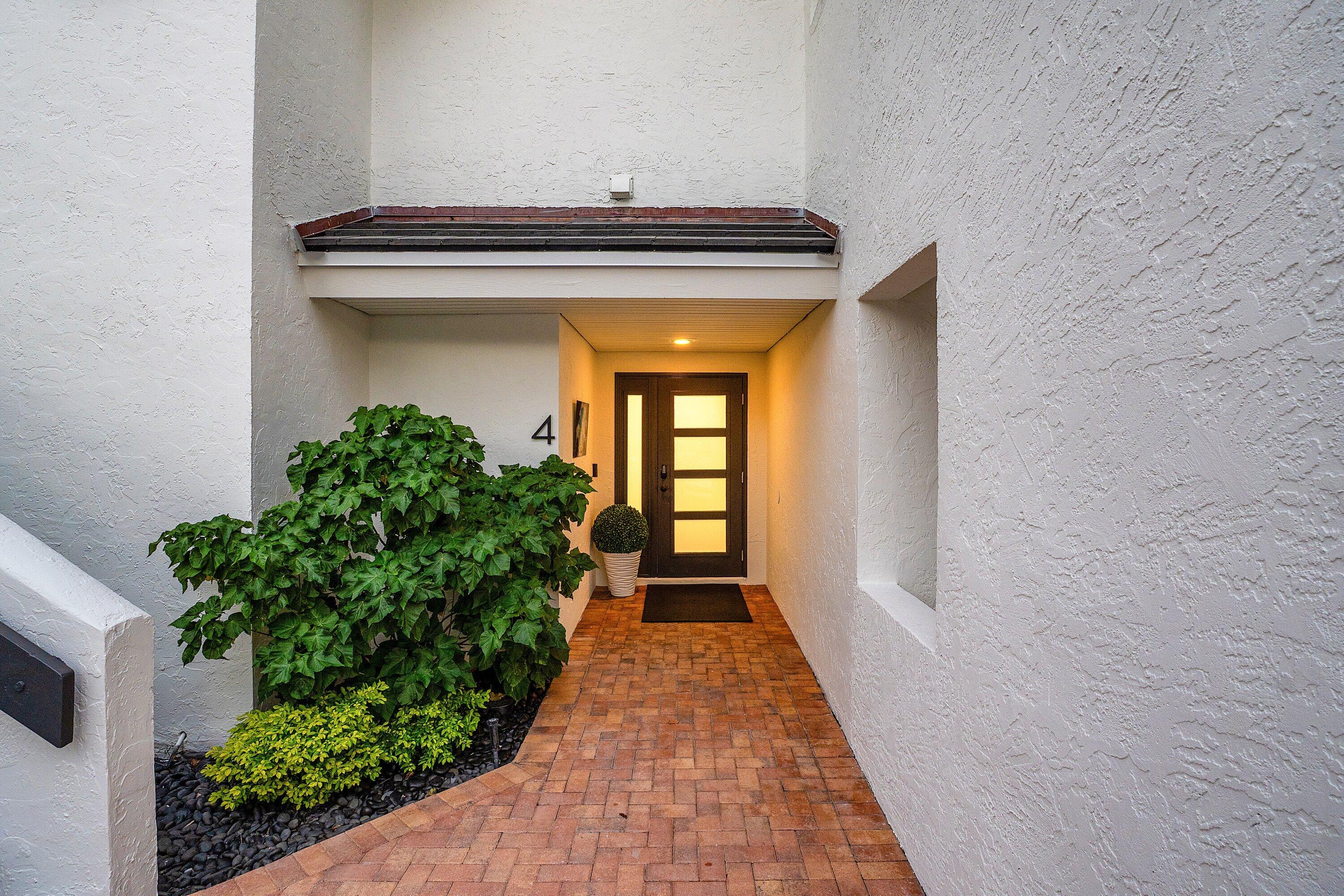 931 Palm Trail 4