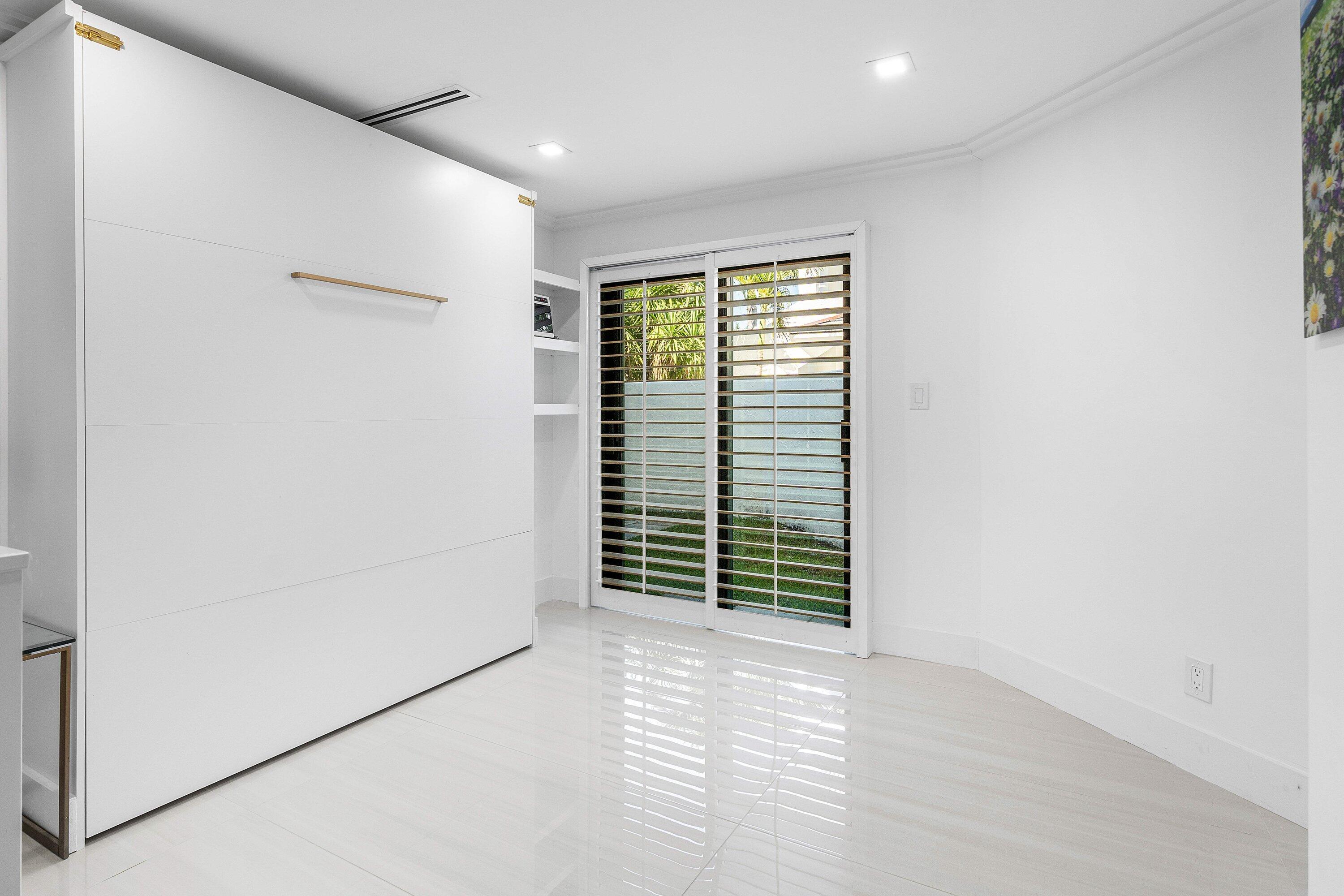 931 Palm Trail 4
