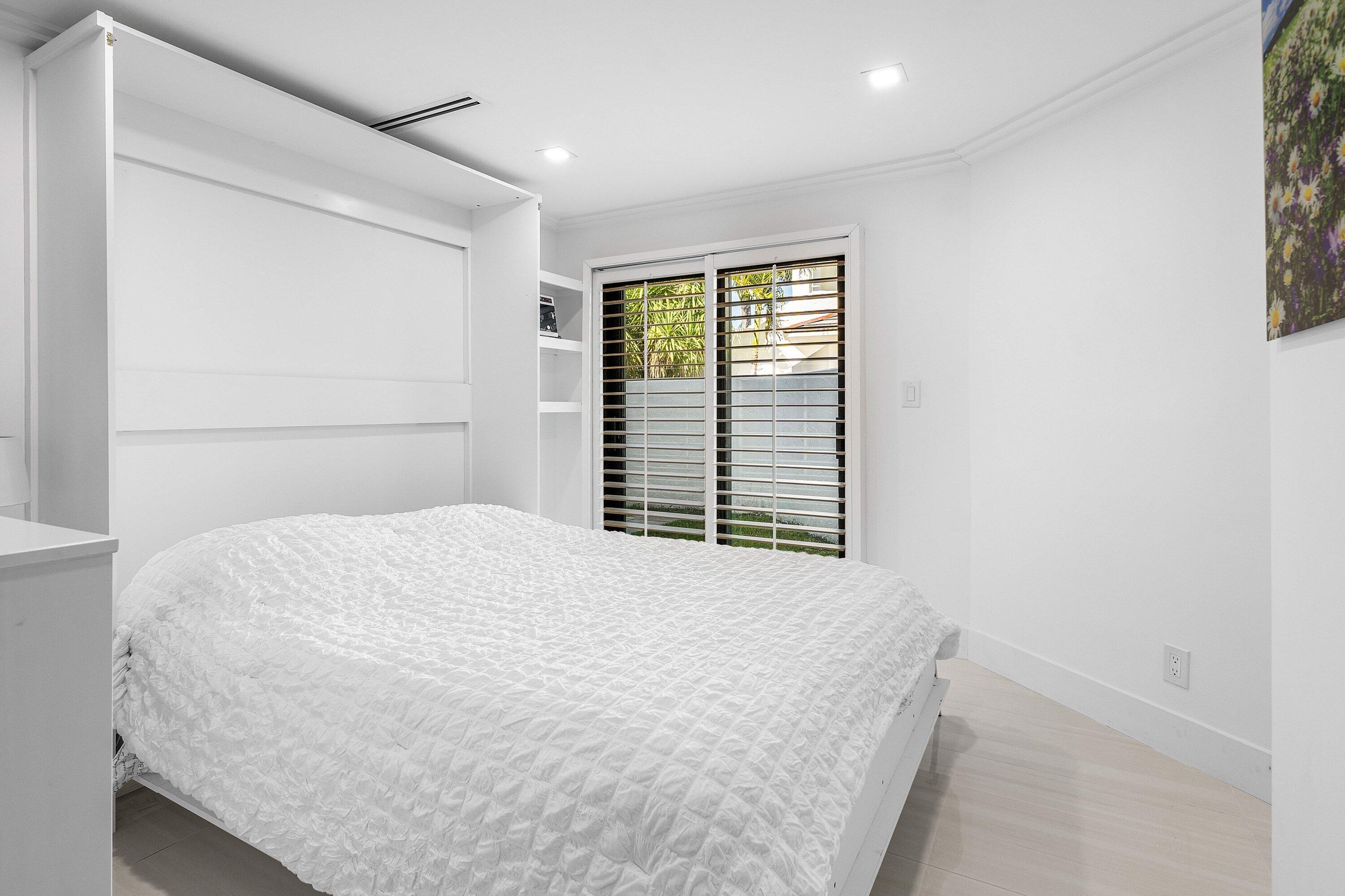 931 Palm Trail 4