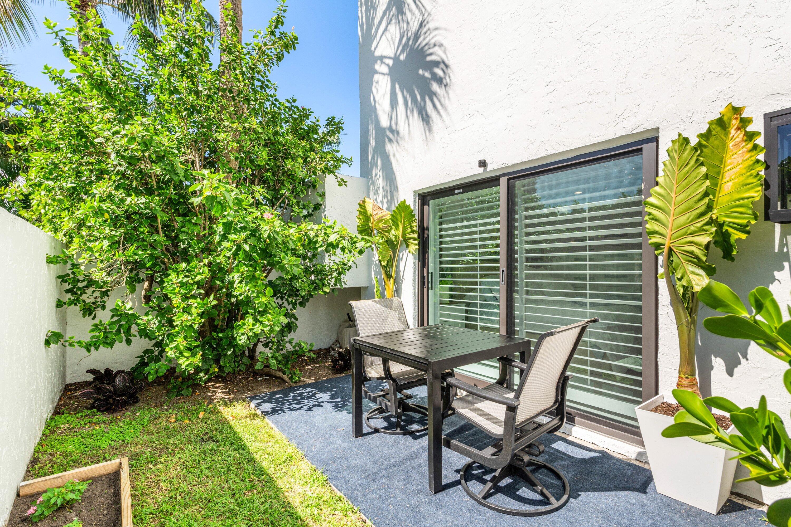 931 Palm Trail 4