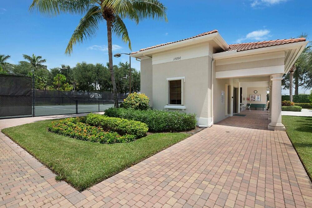 7001 Antinori Lane
