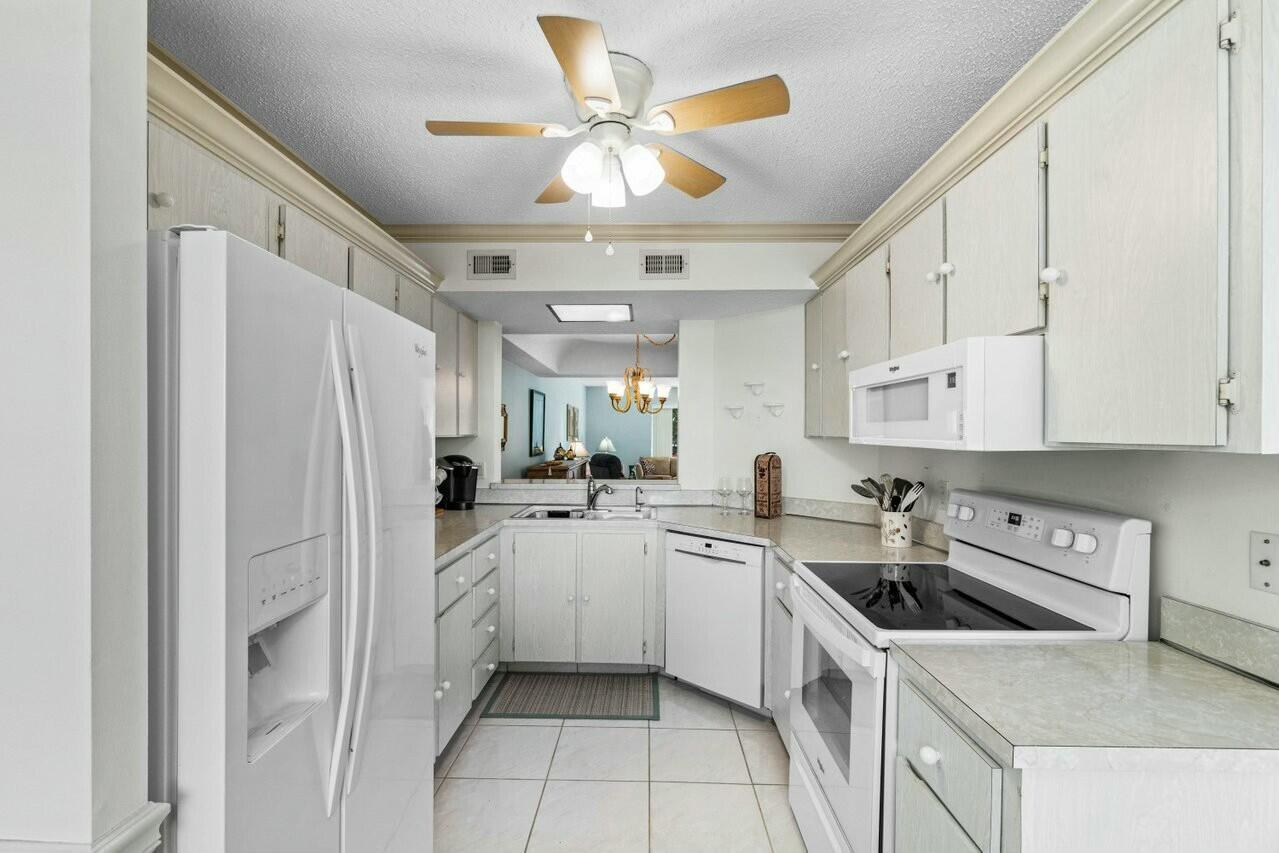 23345 Carolwood Lane 406