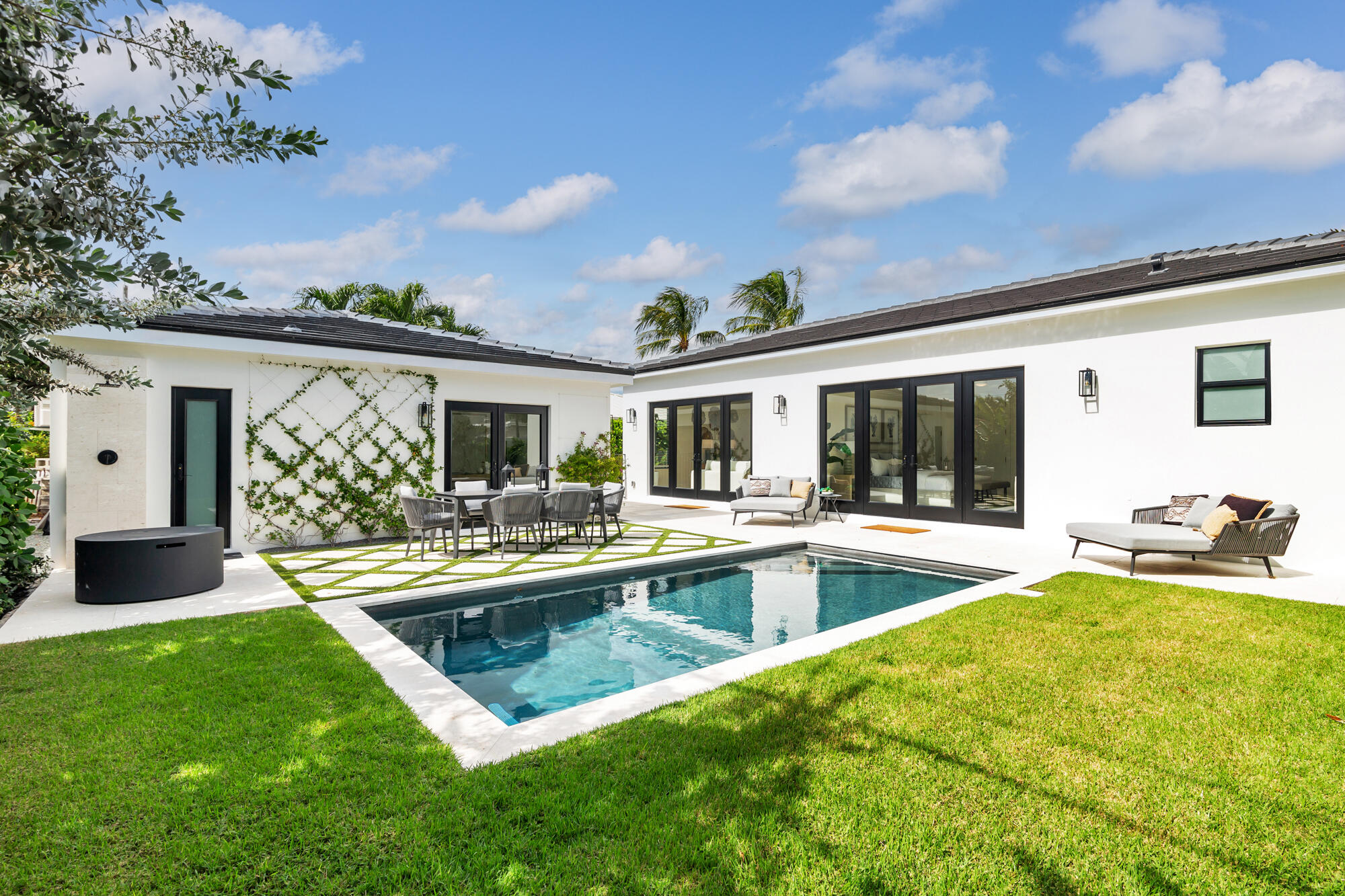 338 Alhambra Place
