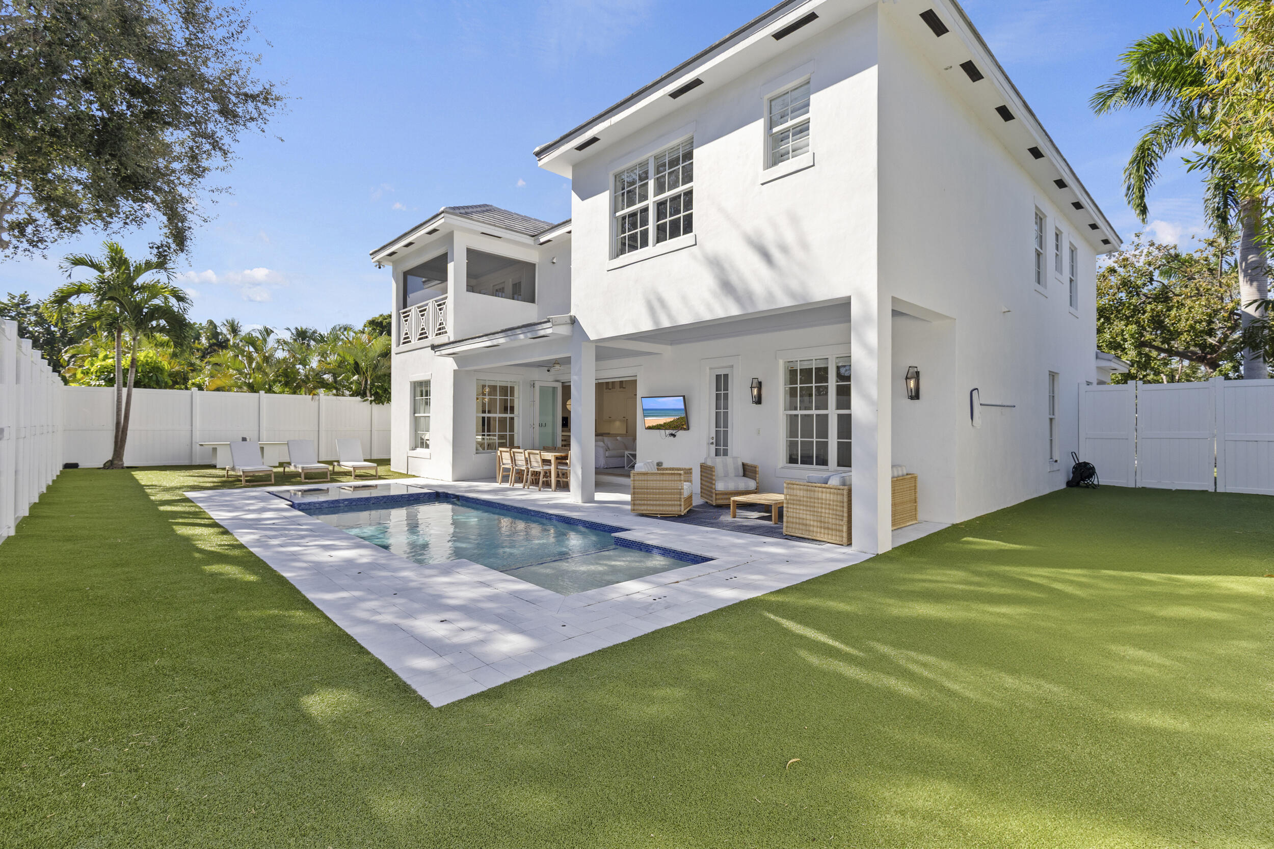 527 NW 1st Avenue