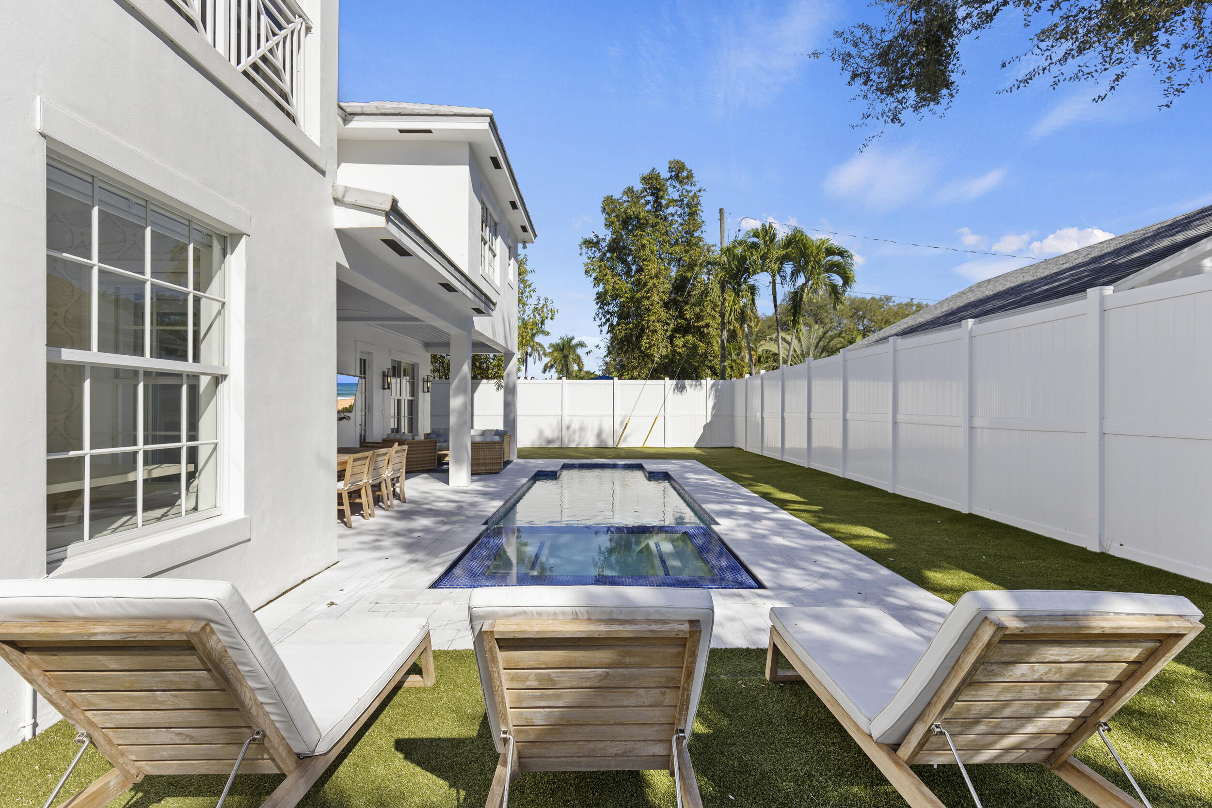 527 NW 1st Avenue