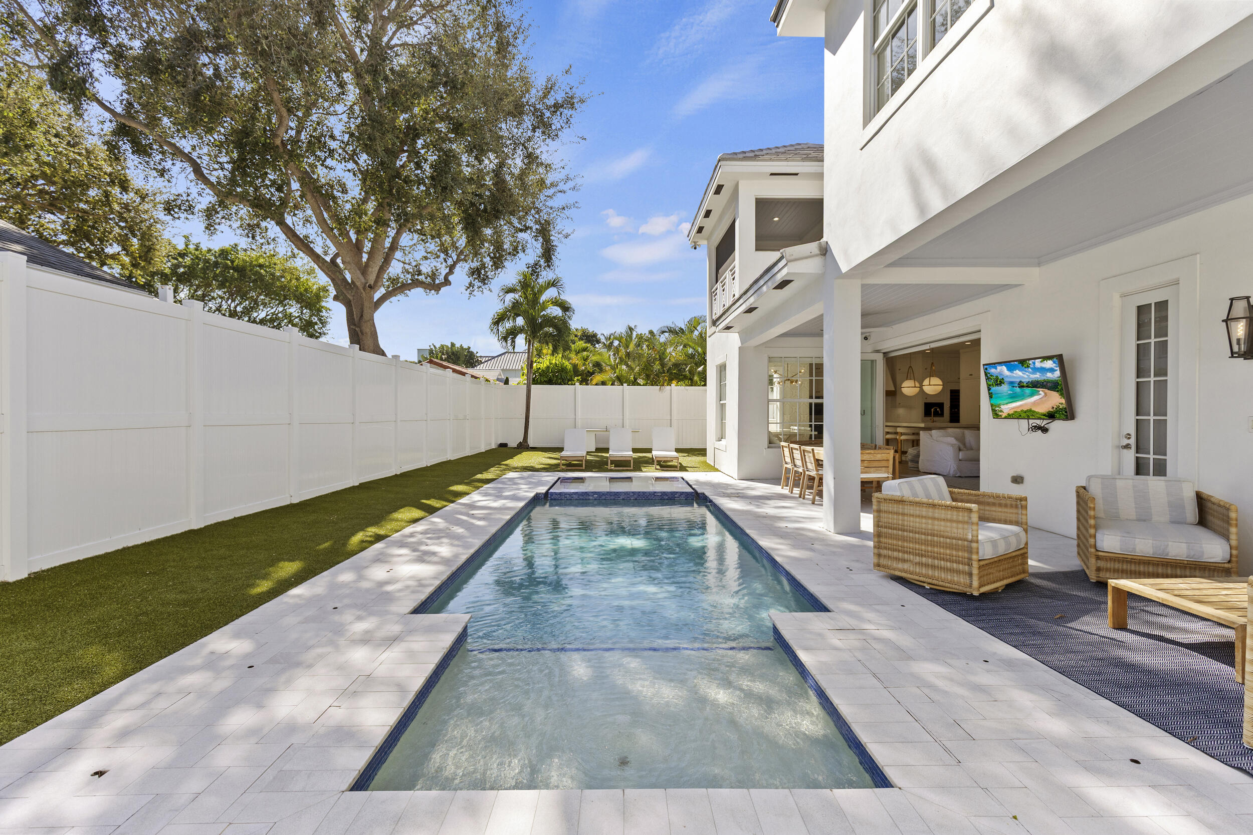 527 NW 1st Avenue