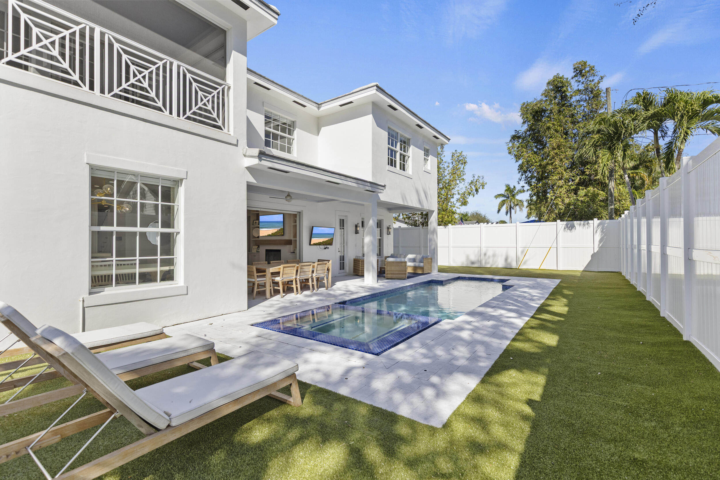527 NW 1st Avenue