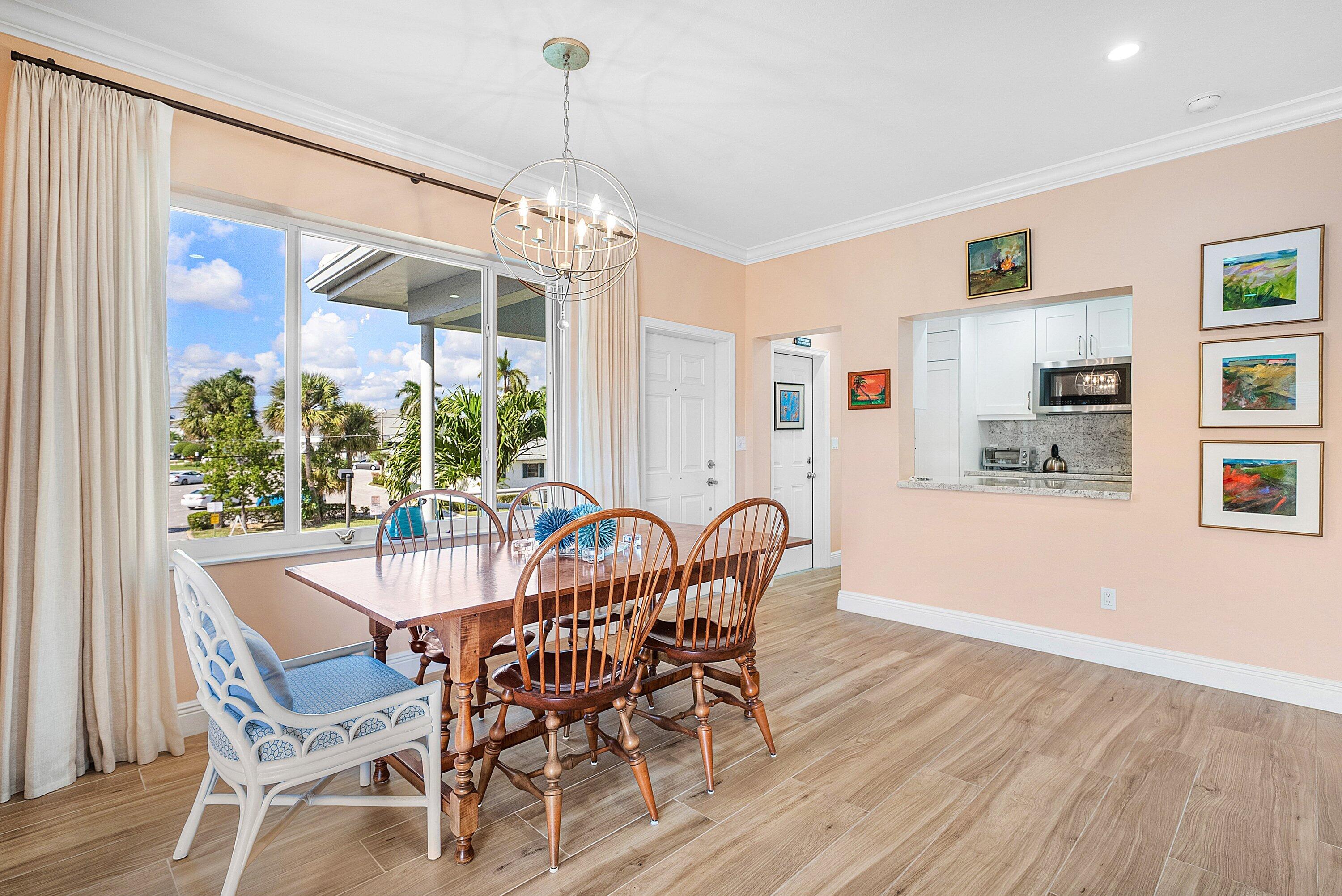725 Palm Trail 10