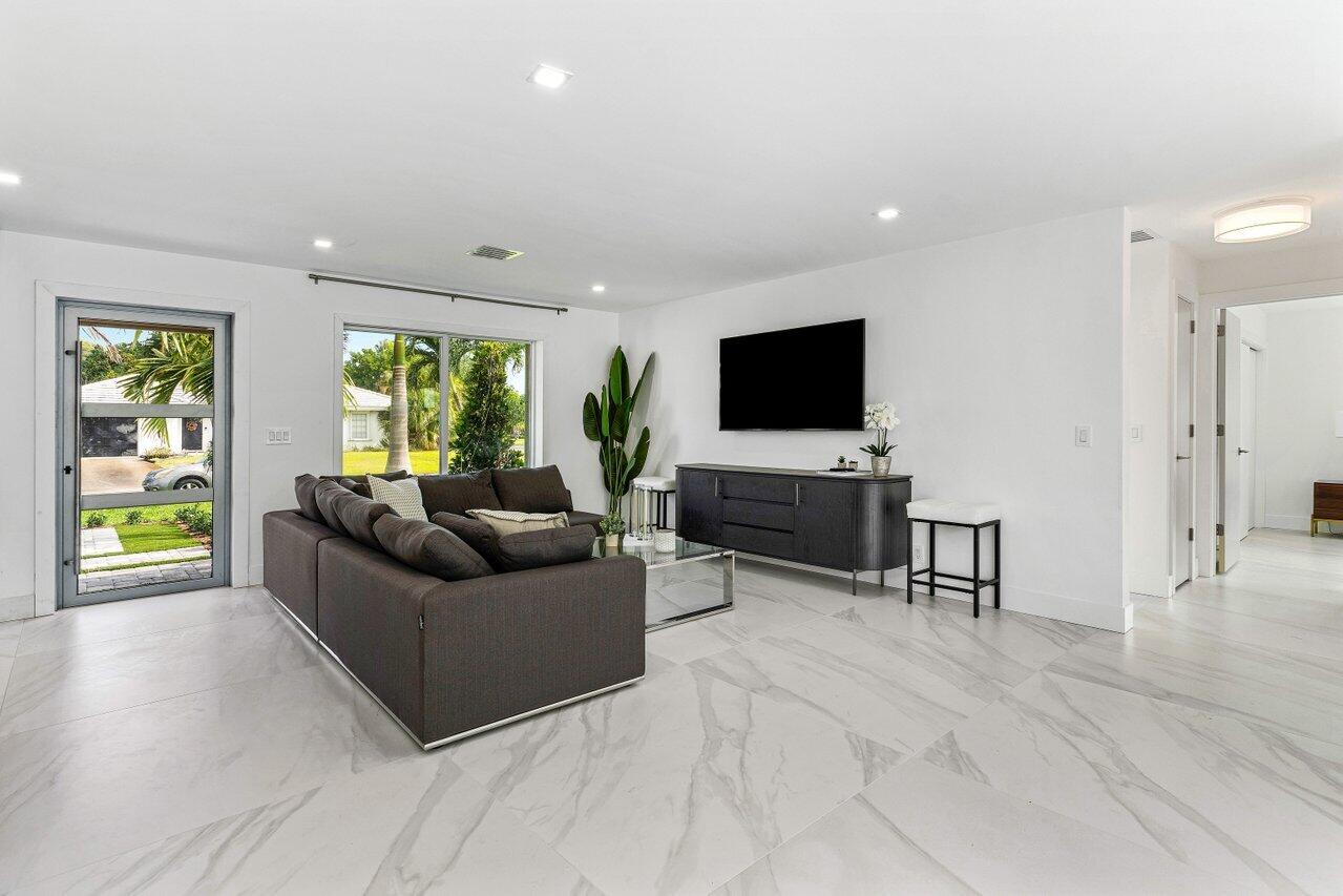 902 SW 27th Place, Boynton Beach