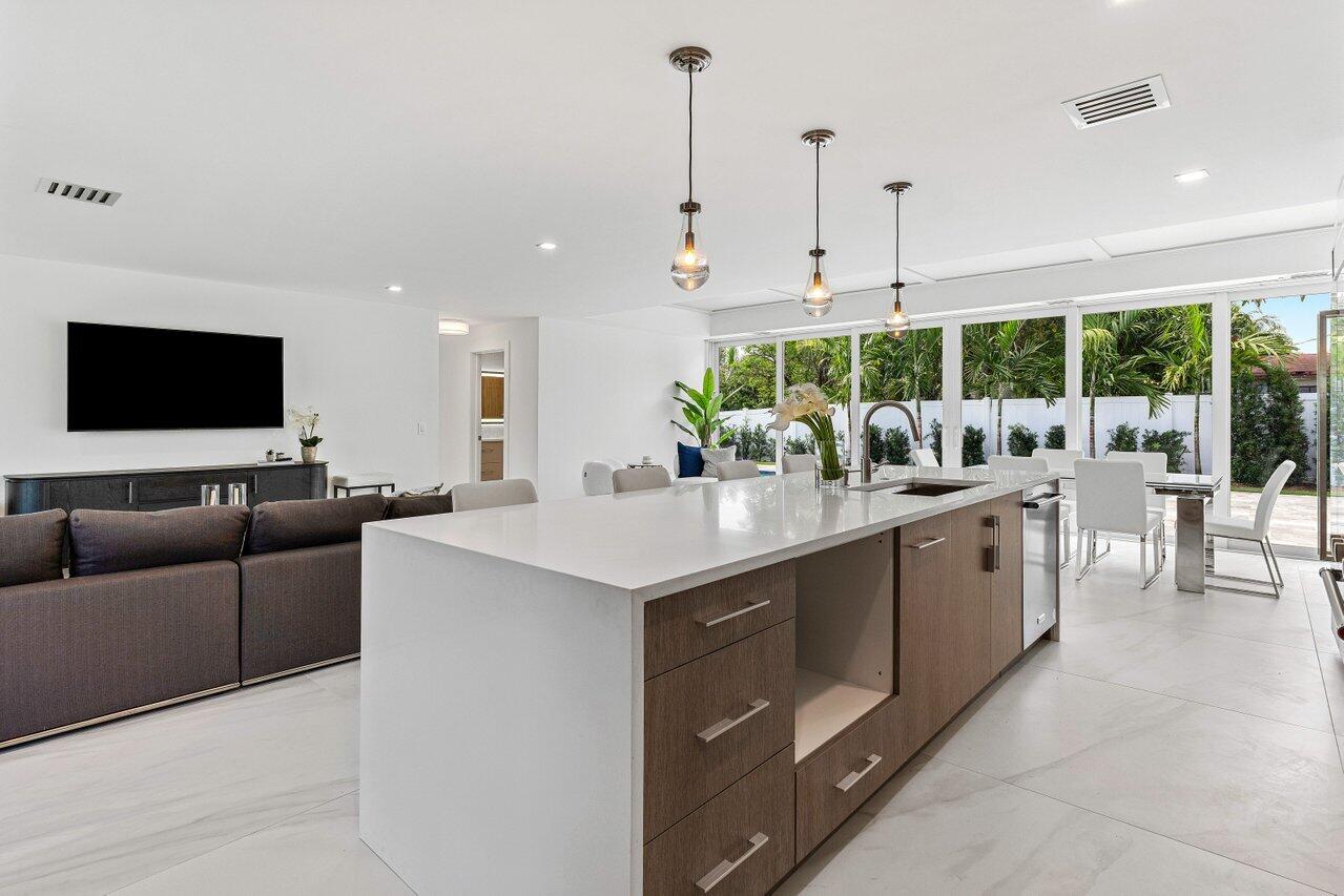 902 SW 27th Place, Boynton Beach