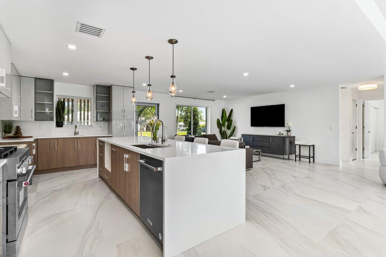 902 SW 27th Place, Boynton Beach