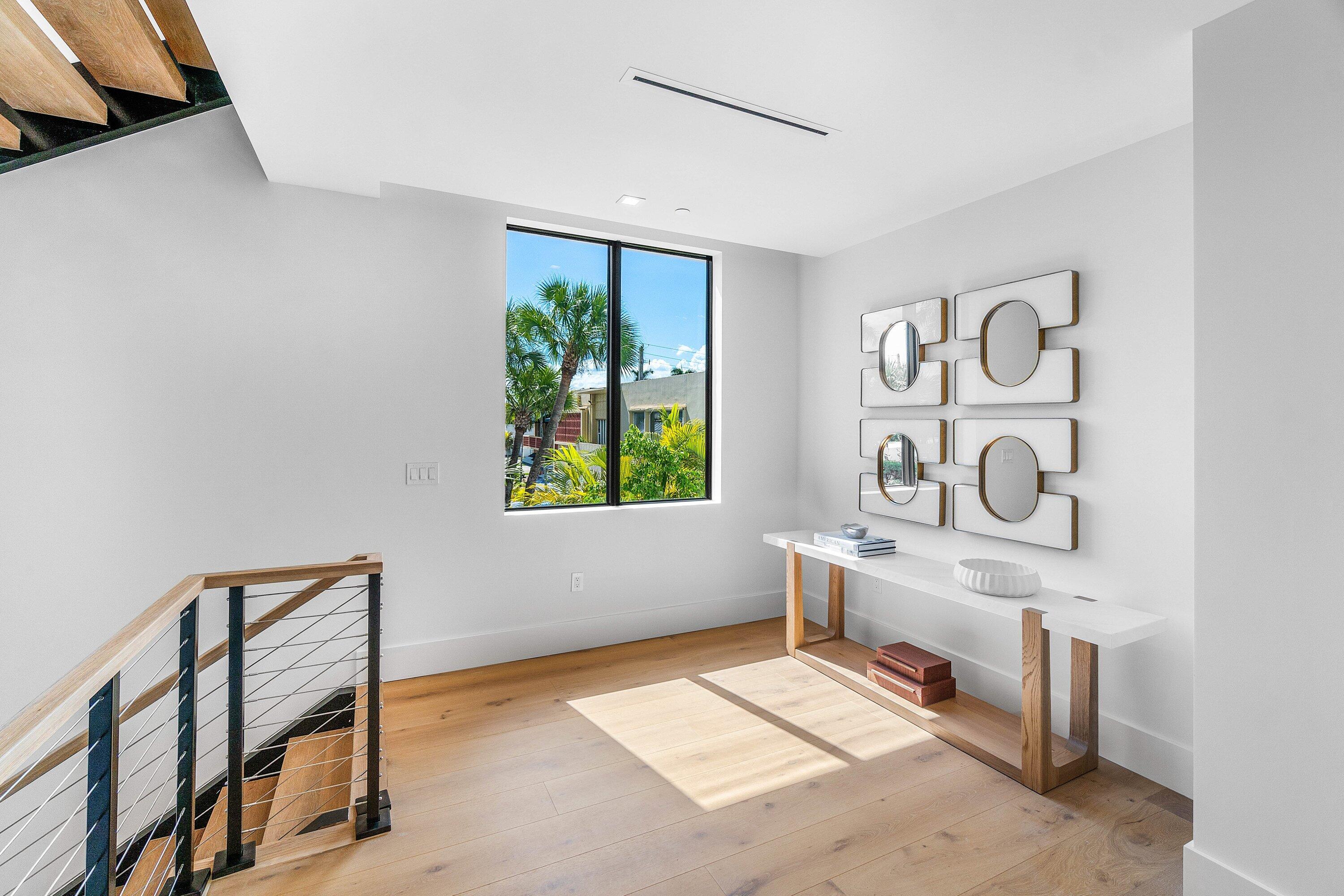 810 Palm Trail
