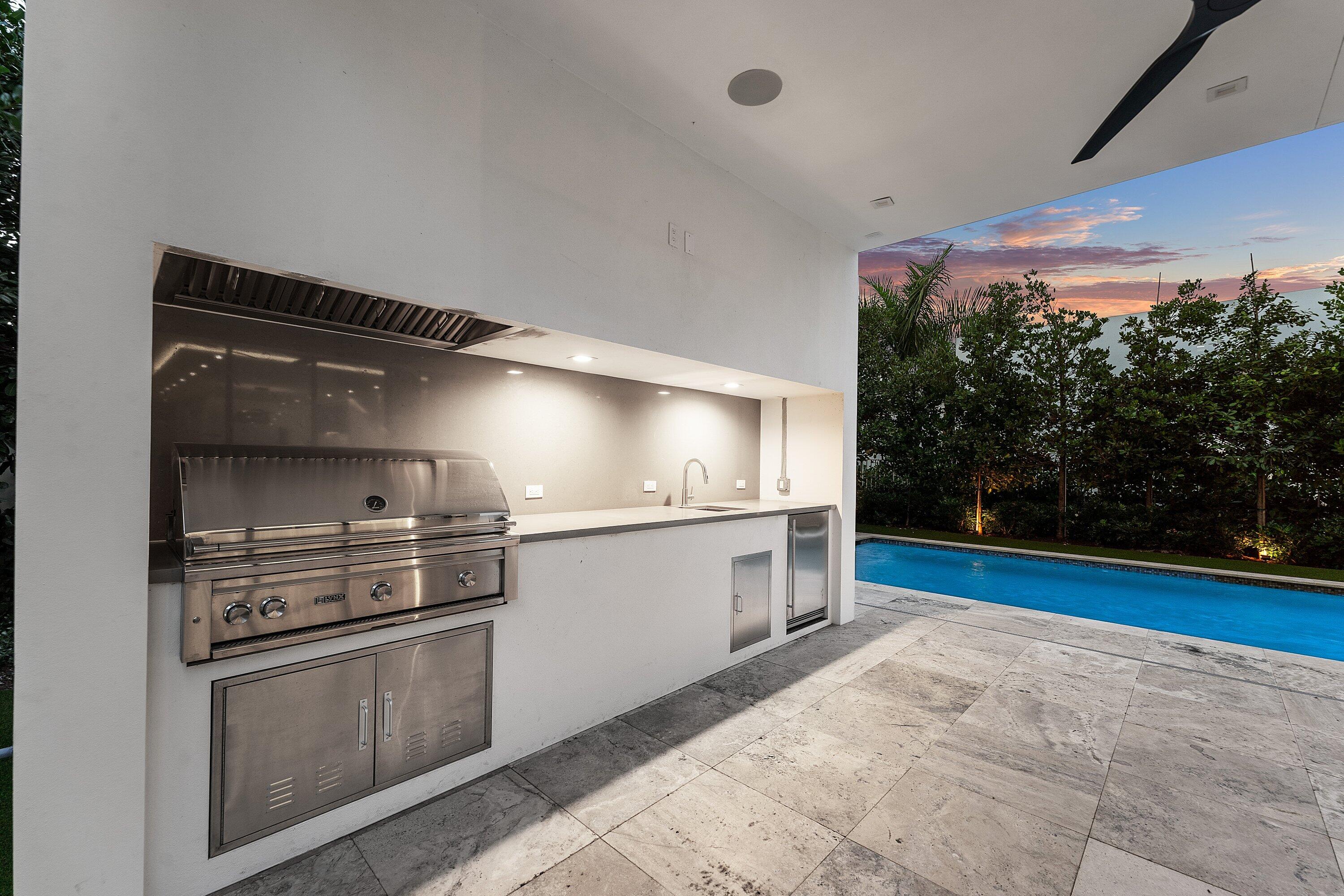 810 Palm Trail