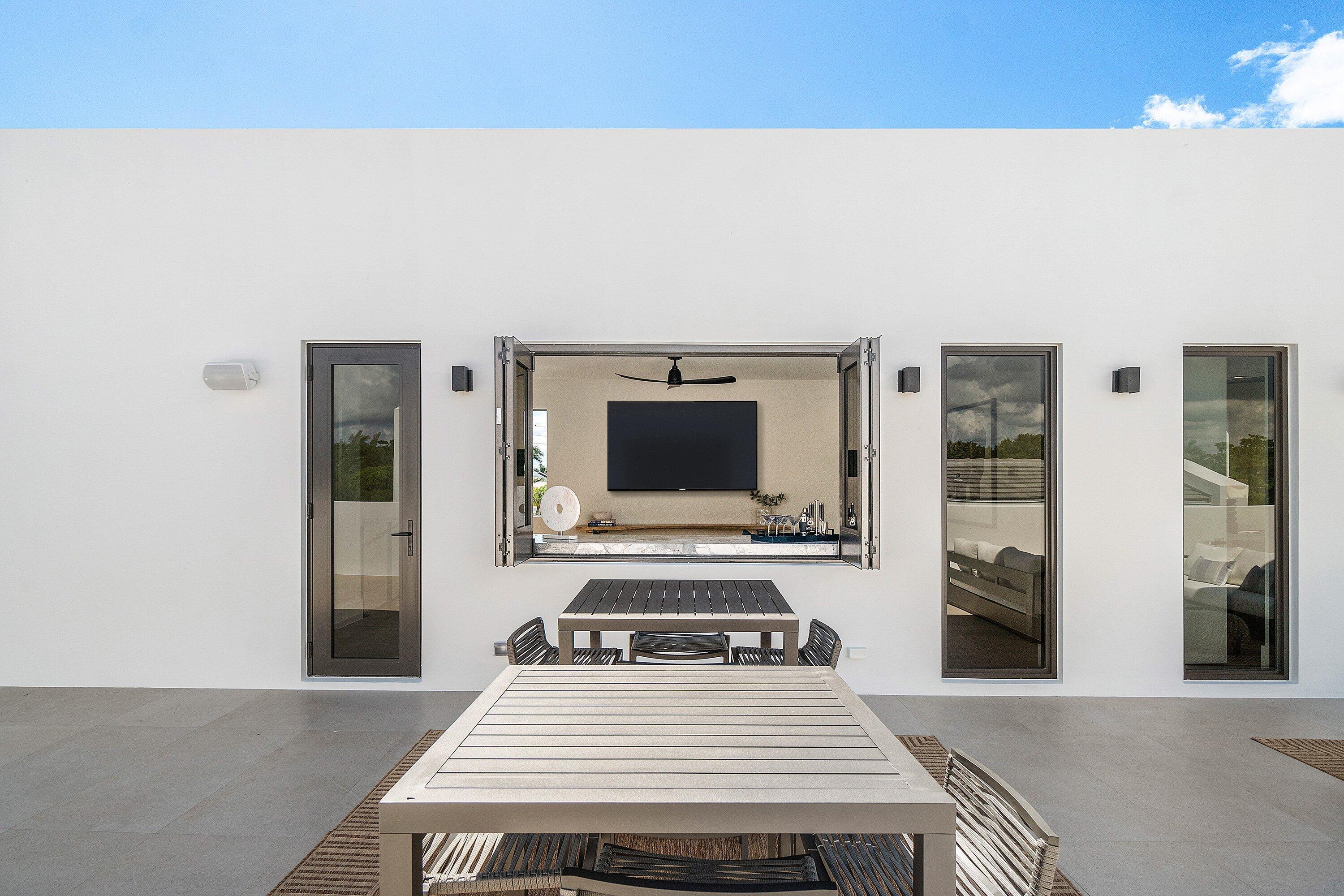 810 Palm Trail