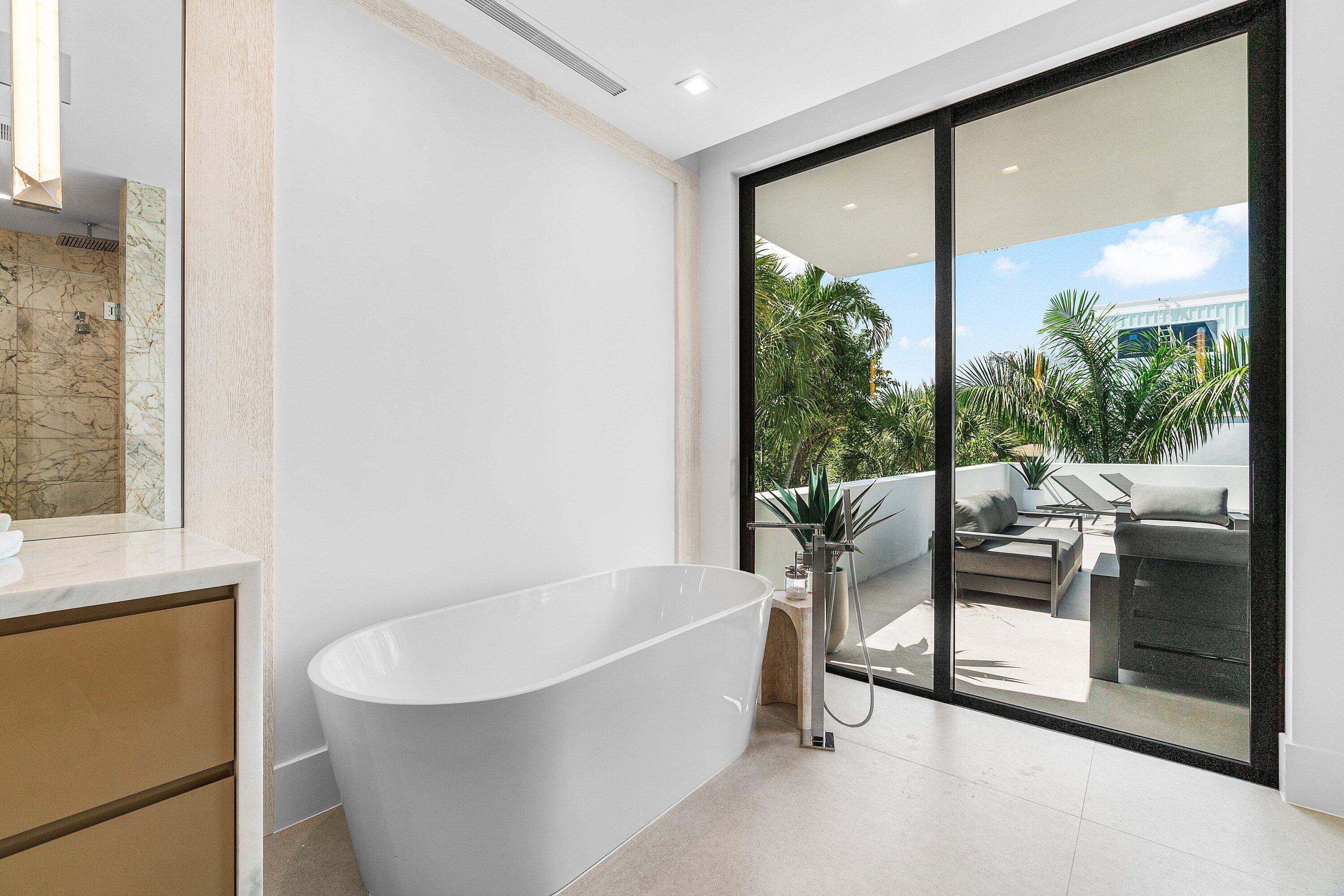810 Palm Trail