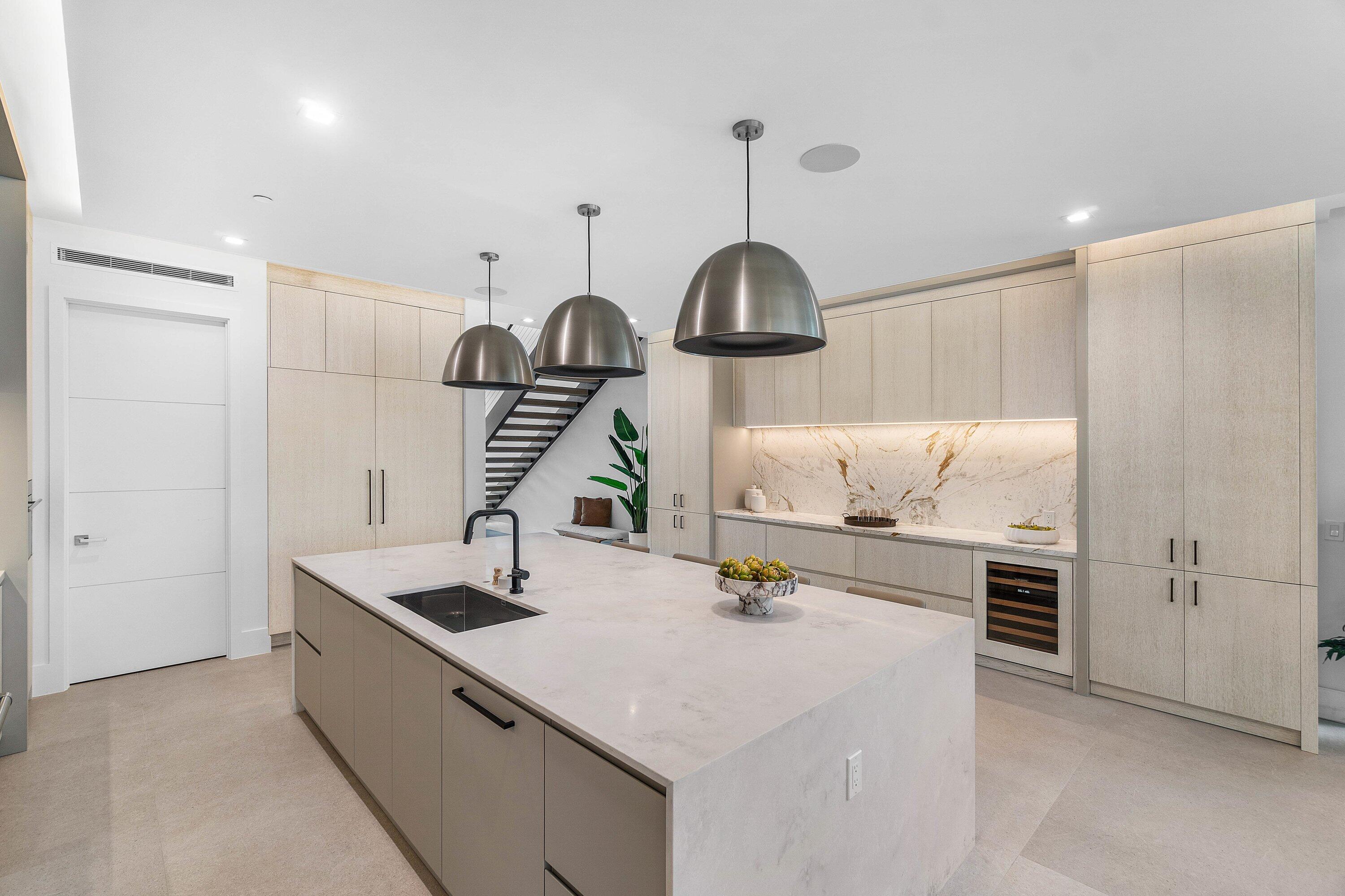 810 Palm Trail
