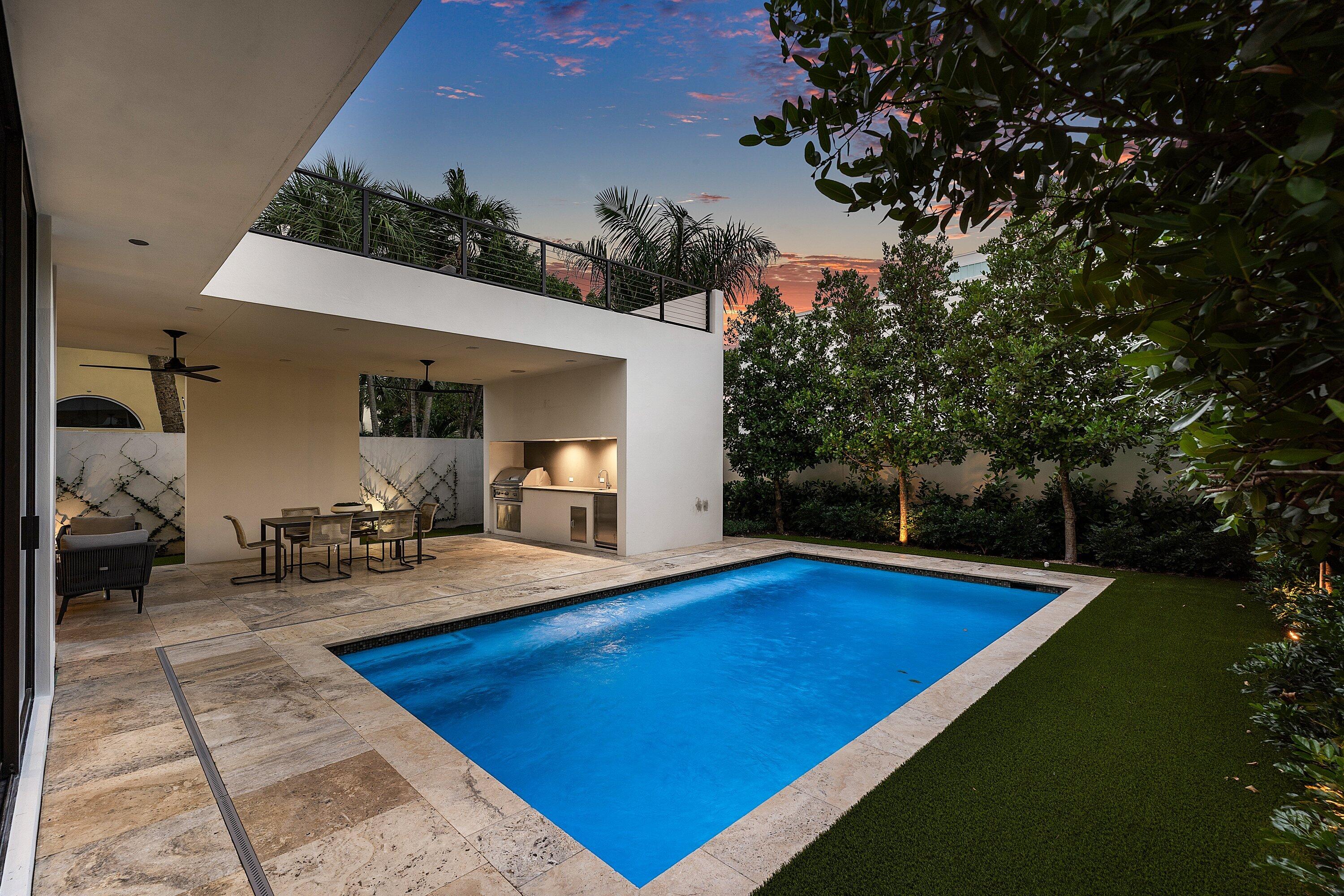 810 Palm Trail