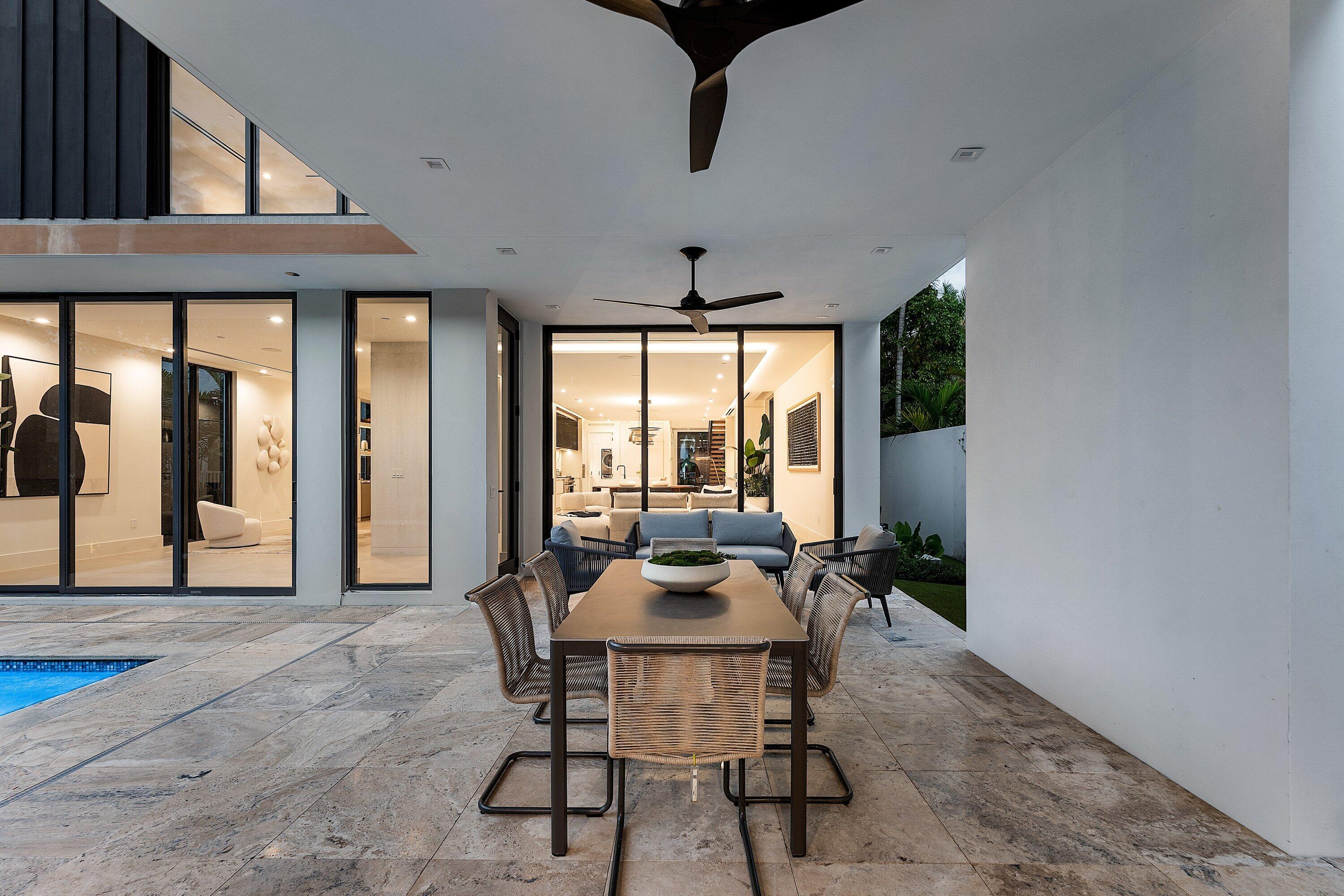 810 Palm Trail