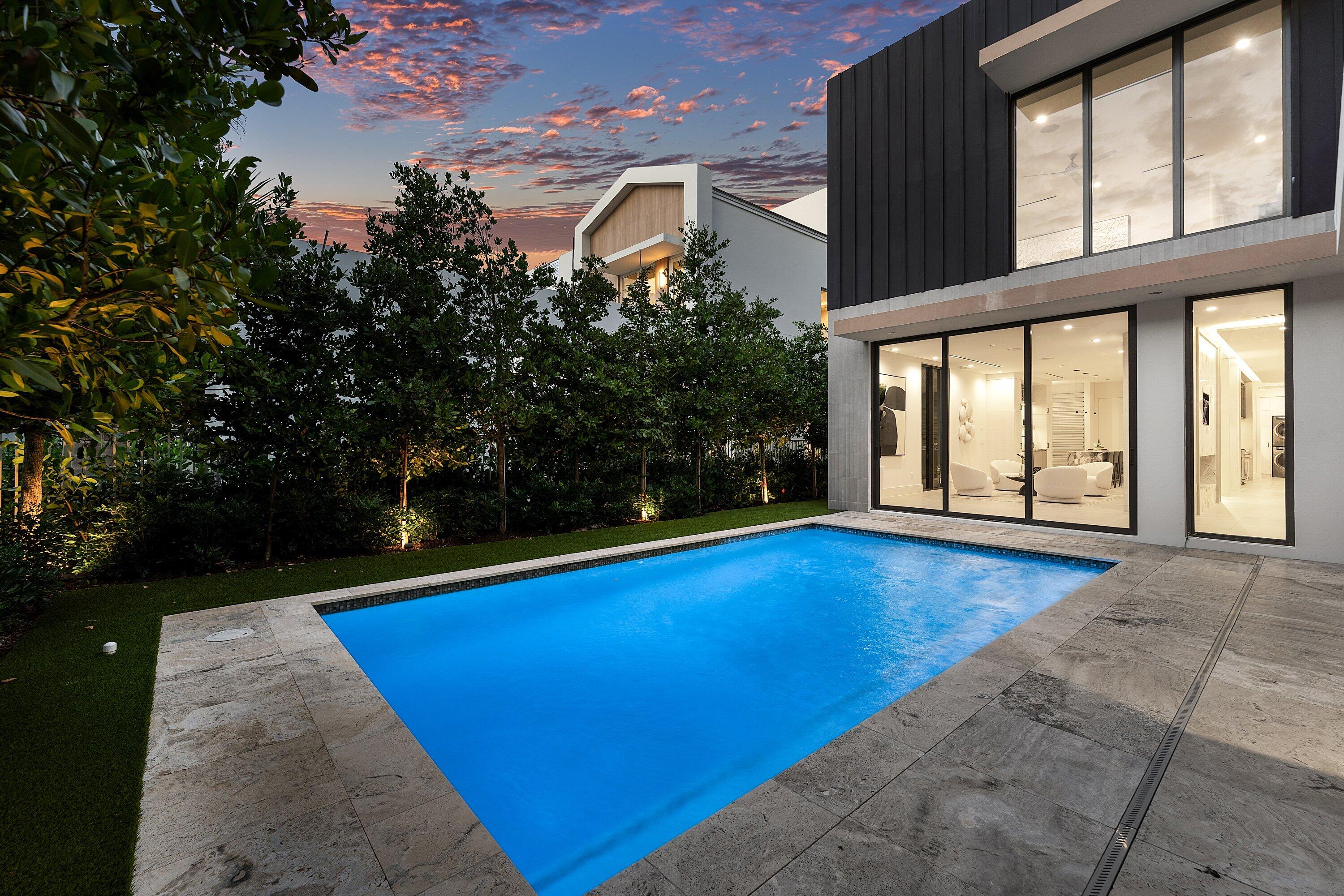 810 Palm Trail