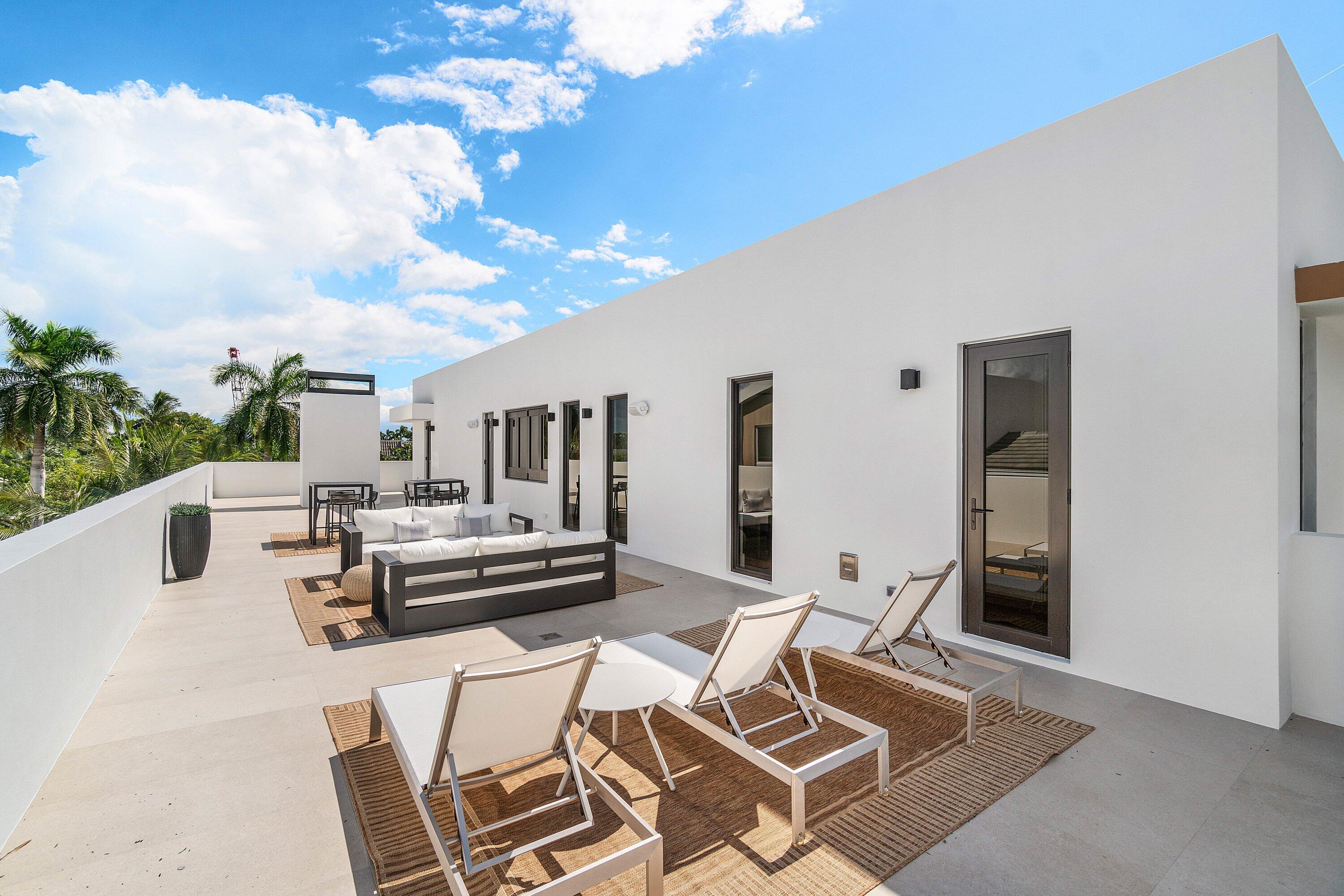 810 Palm Trail