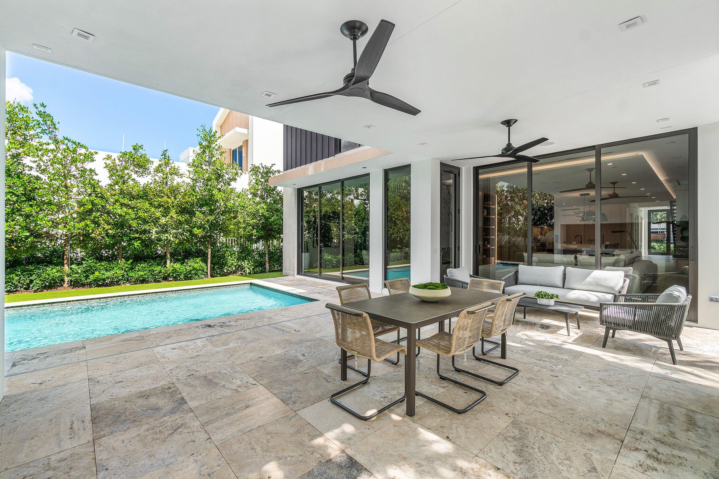 810 Palm Trail
