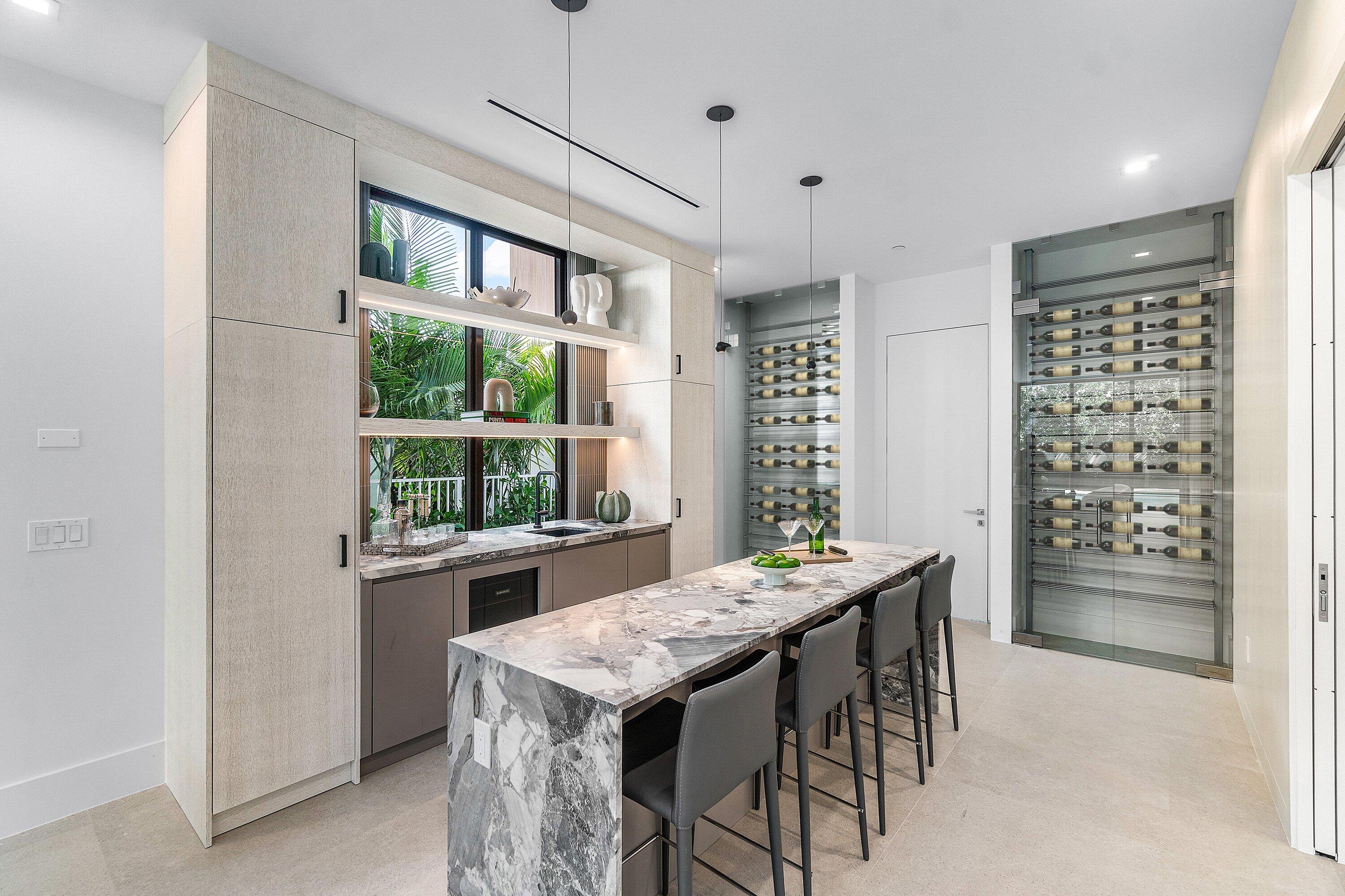 810 Palm Trail