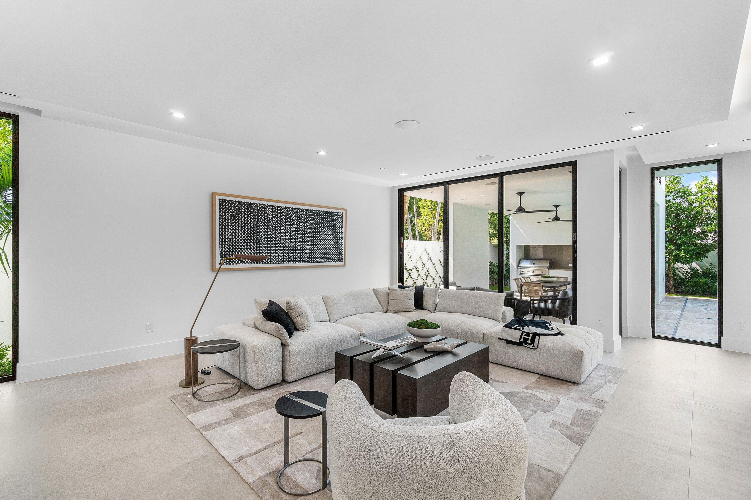 810 Palm Trail