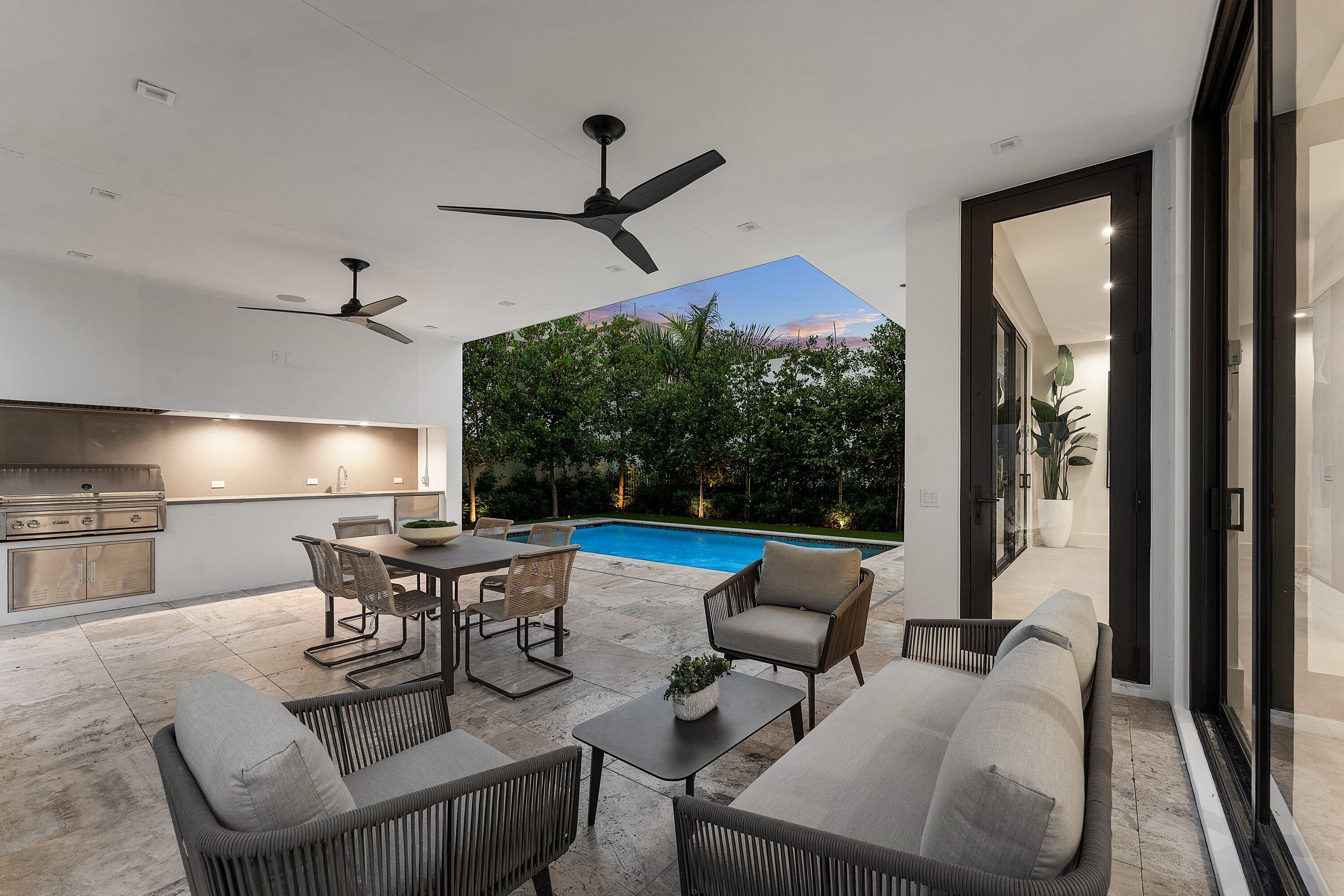 810 Palm Trail