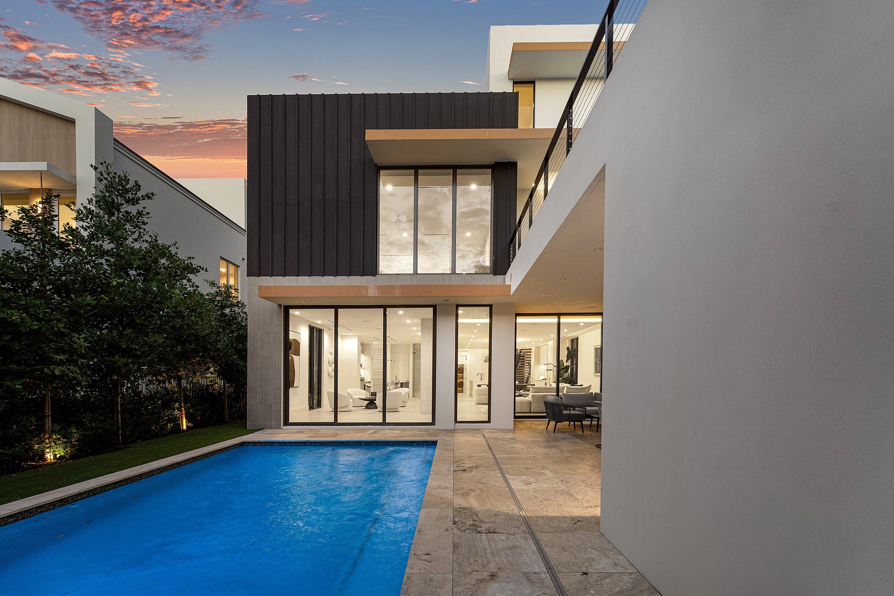 810 Palm Trail