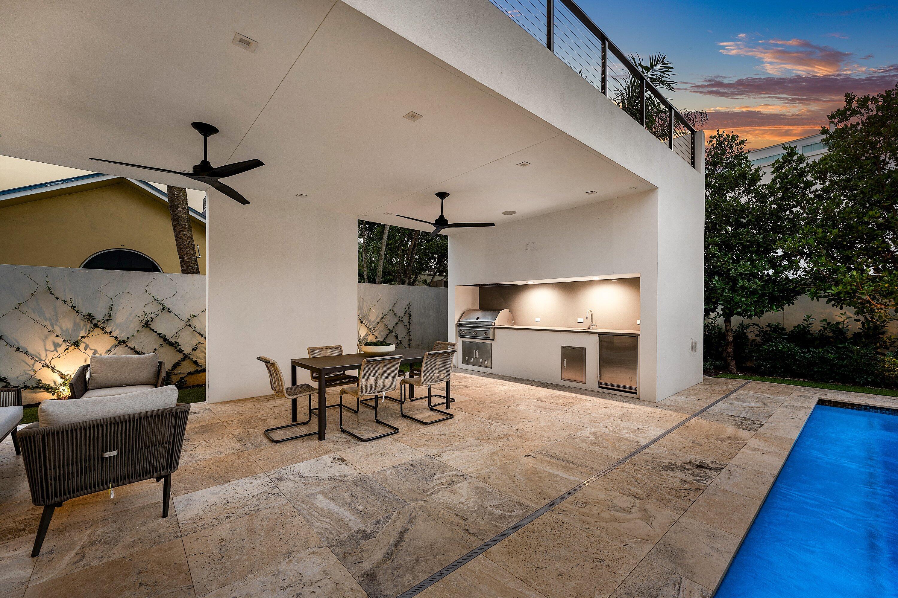 810 Palm Trail