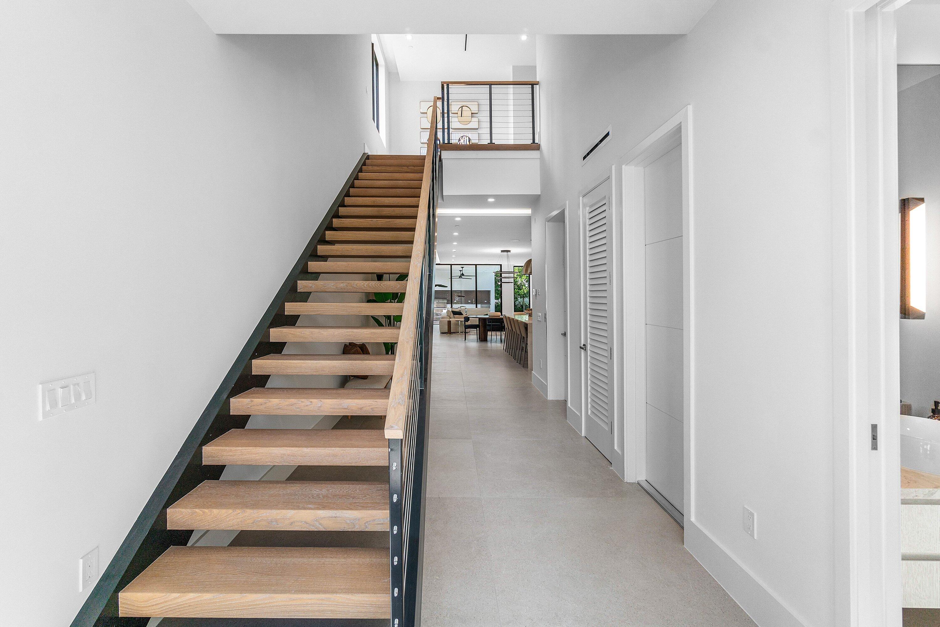 810 Palm Trail