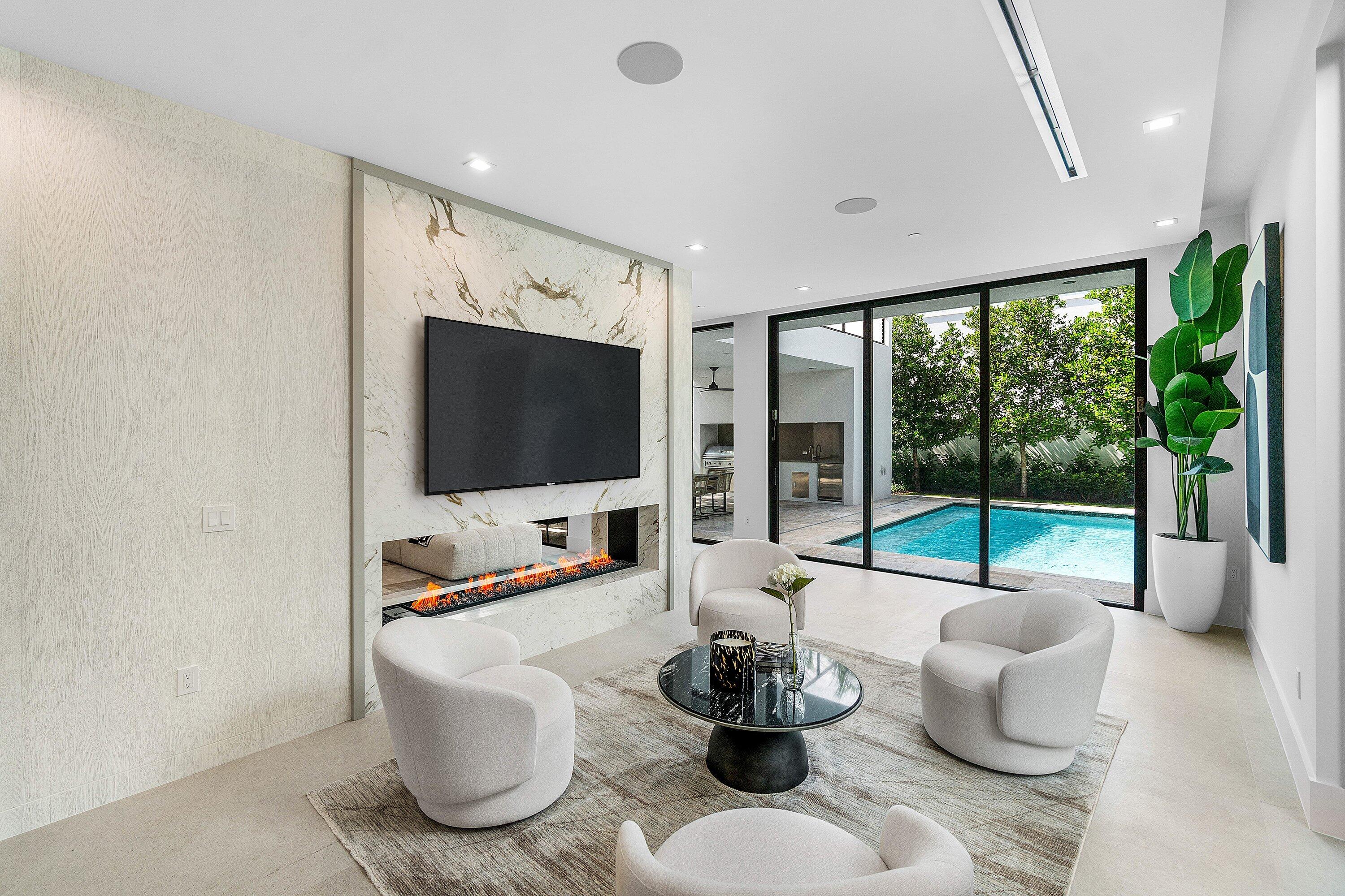 810 Palm Trail