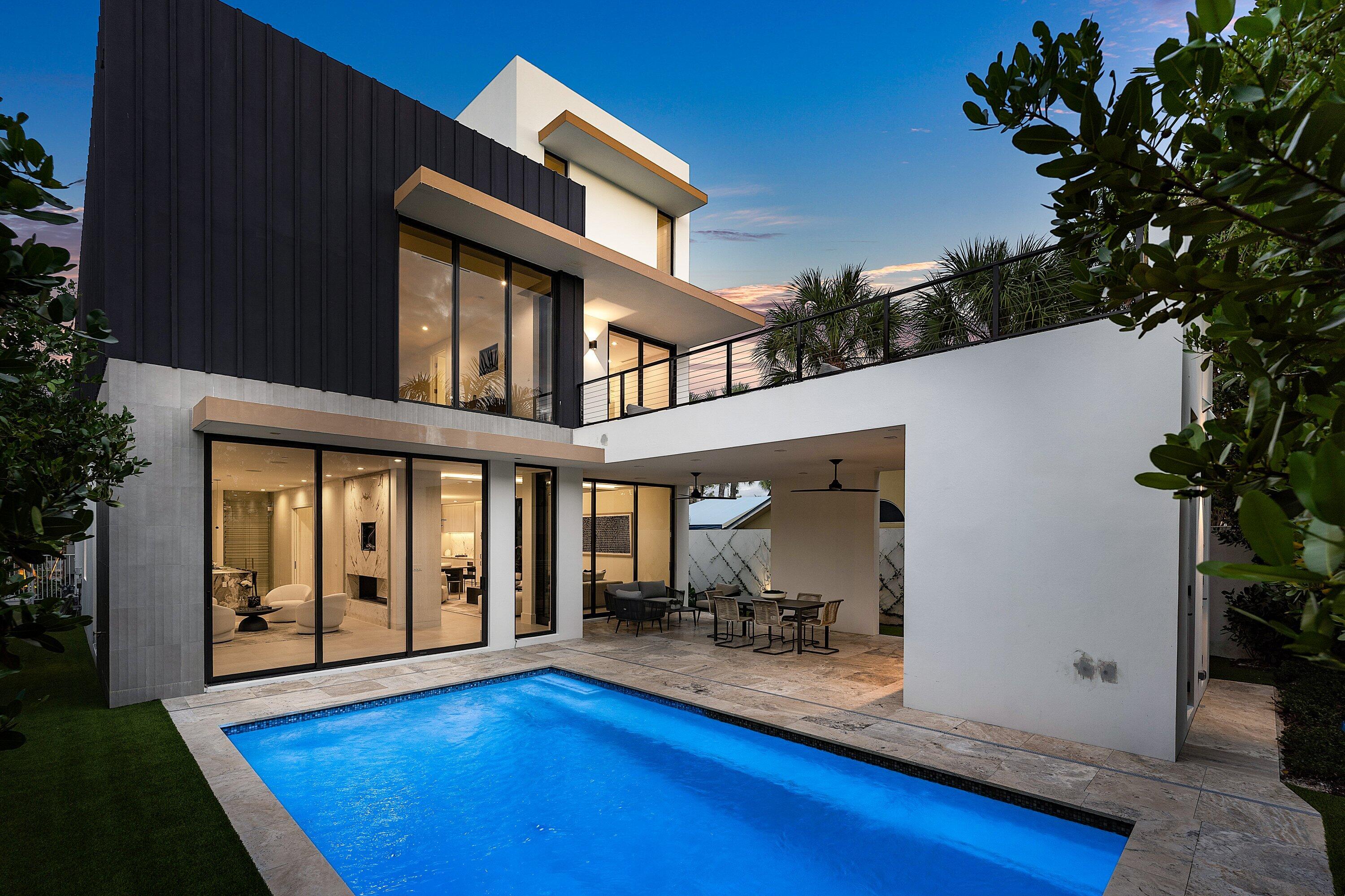 810 Palm Trail
