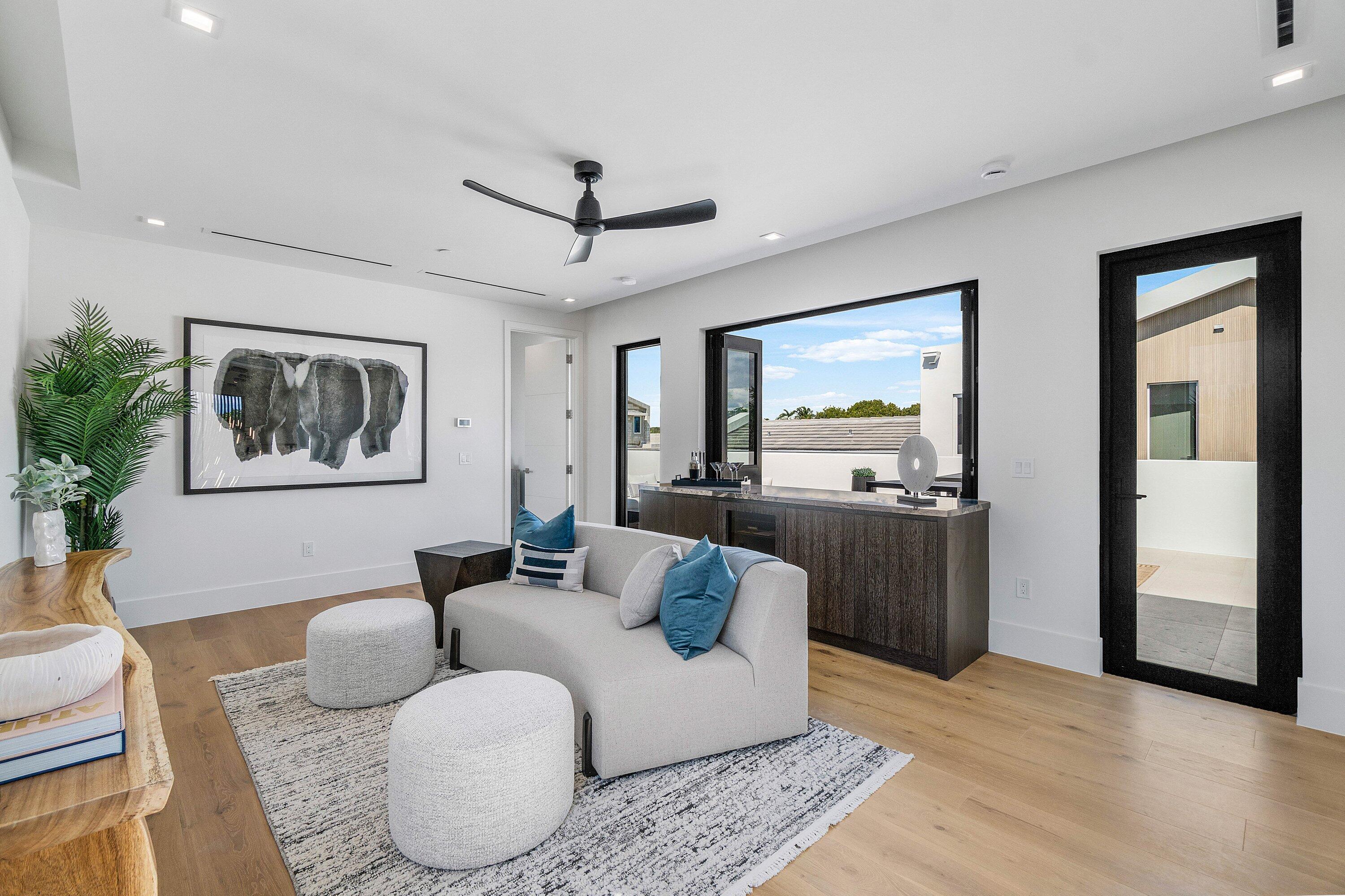 810 Palm Trail