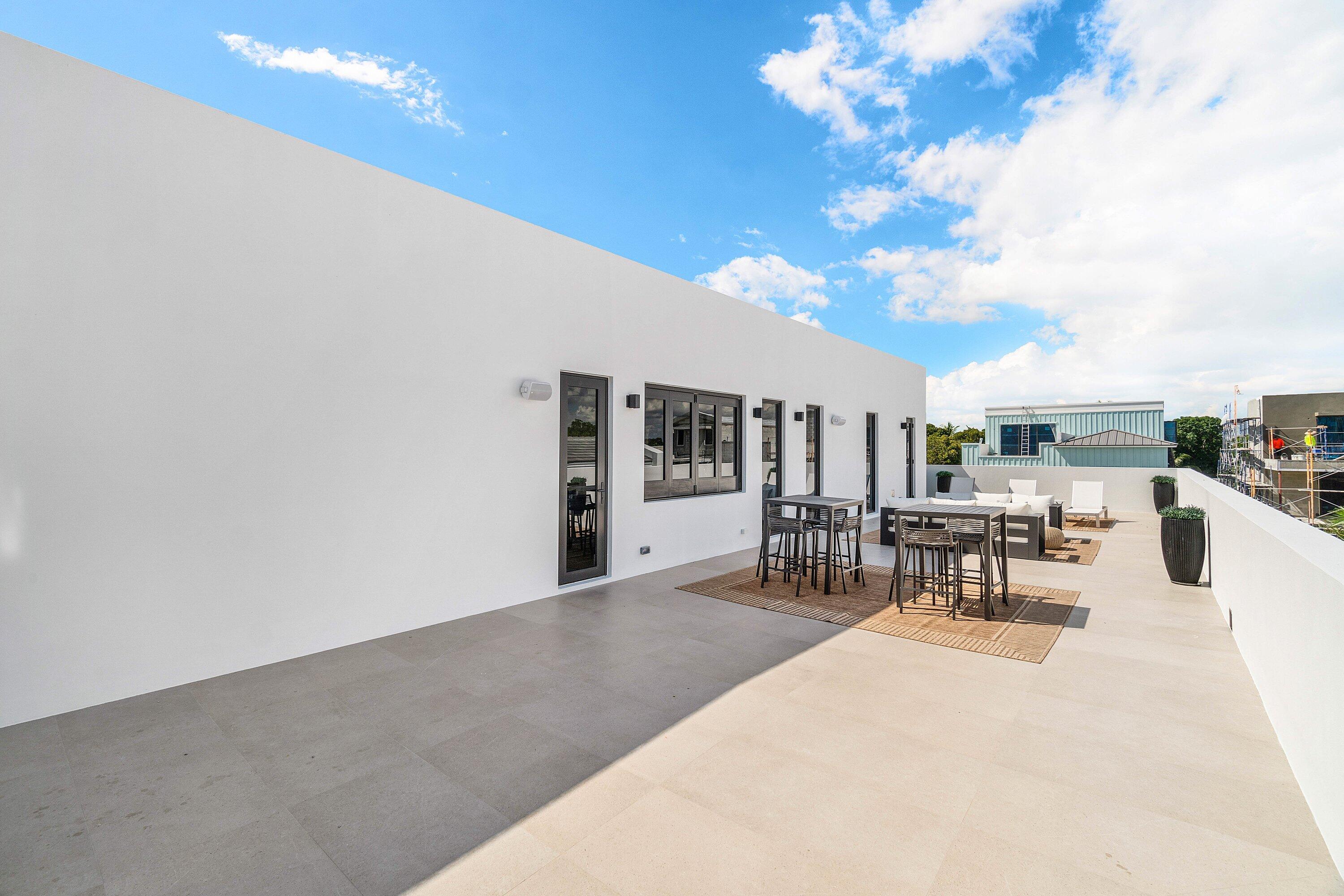 810 Palm Trail