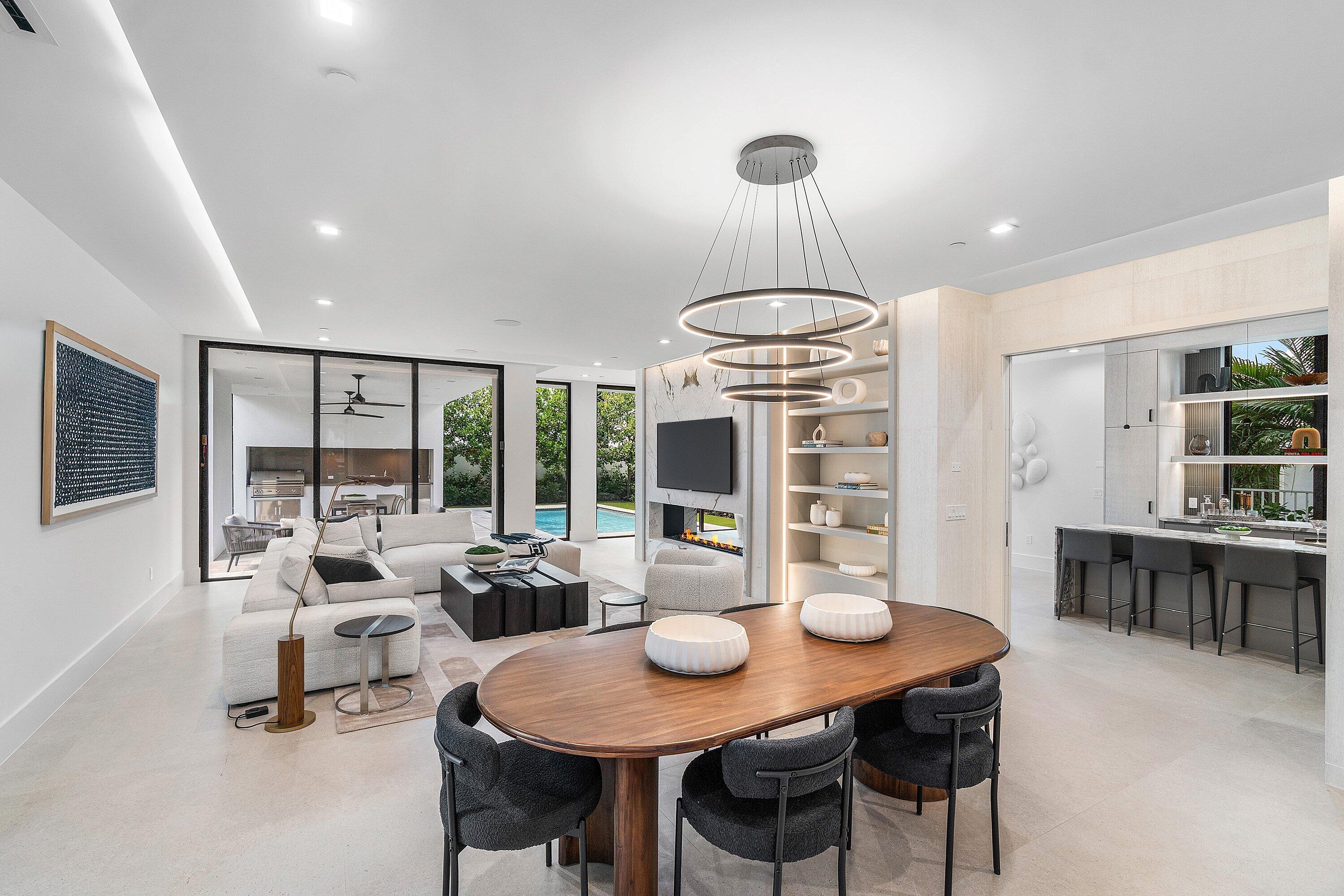 810 Palm Trail